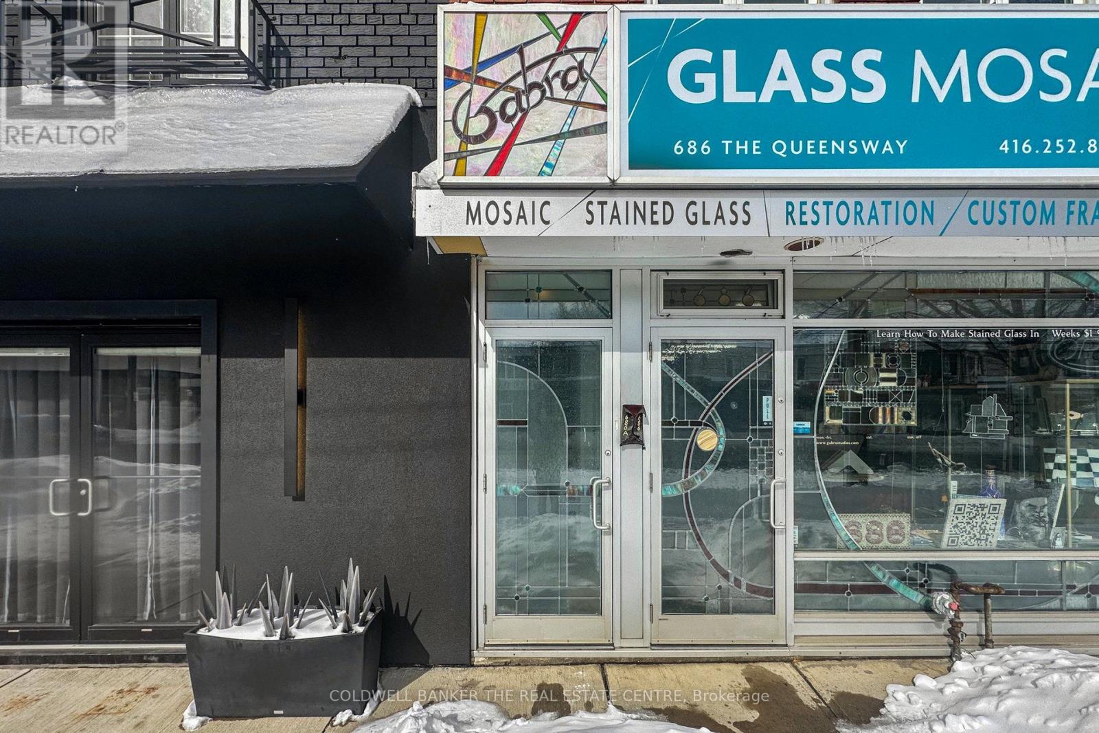 686a The Queensway, Toronto, Ontario  M8Y 1K9 - Photo 2 - W12774368