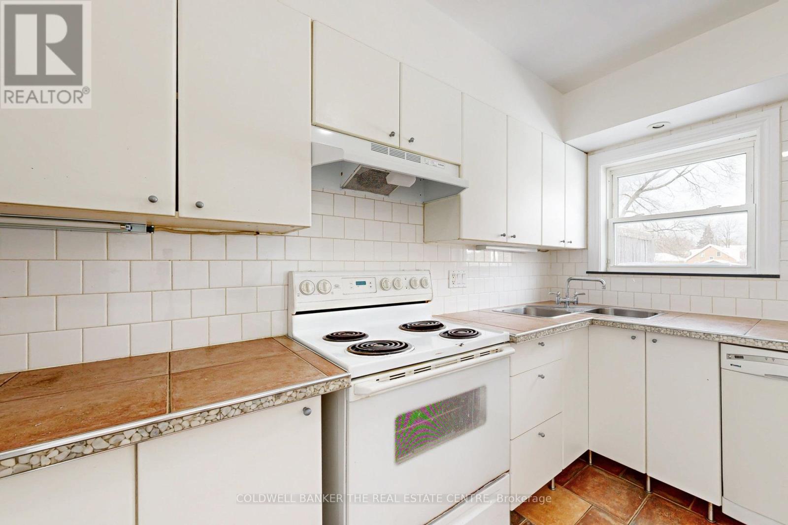 686a The Queensway, Toronto, Ontario  M8Y 1K9 - Photo 27 - W12774368