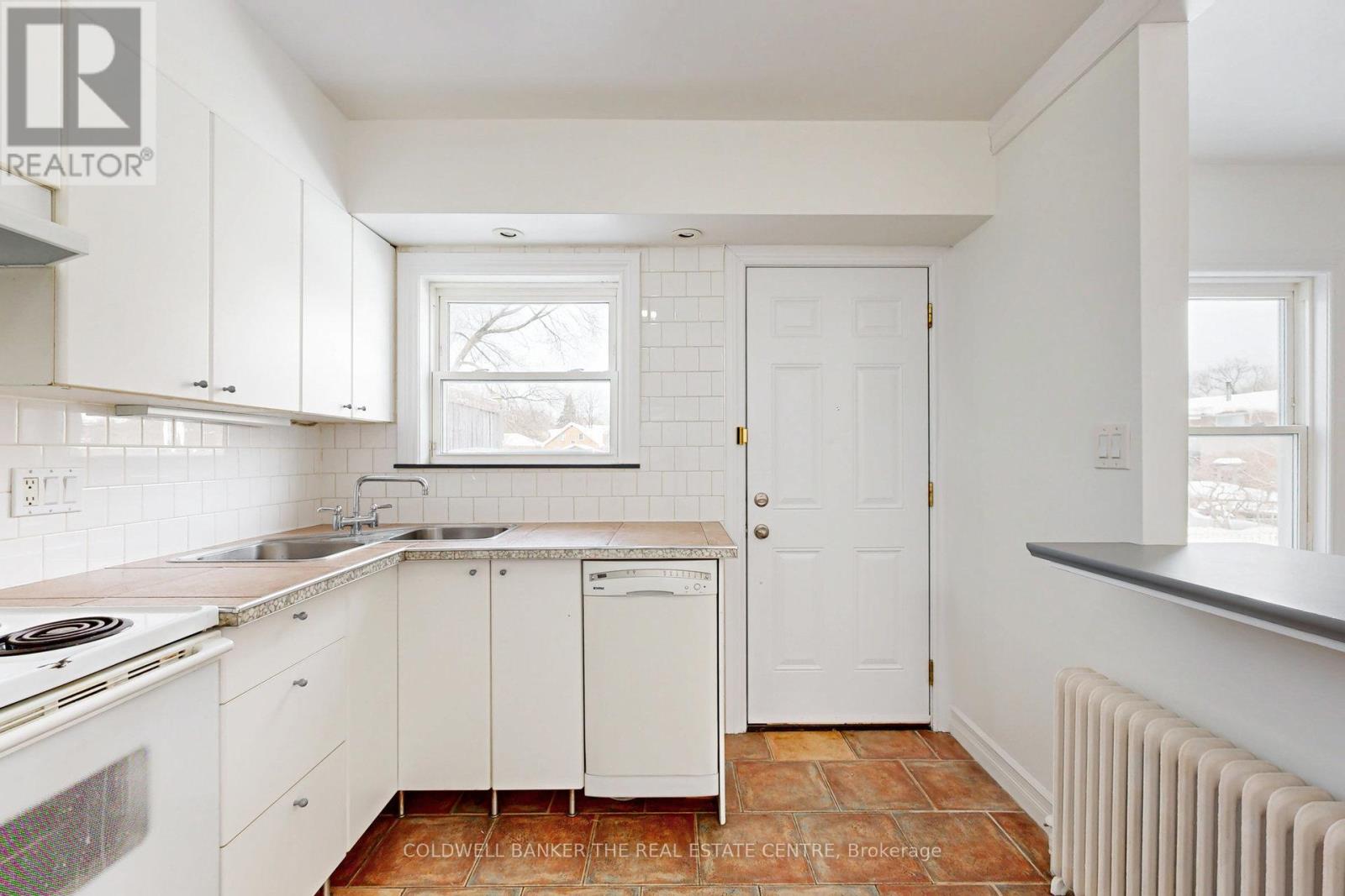 686a The Queensway, Toronto, Ontario  M8Y 1K9 - Photo 28 - W12774368