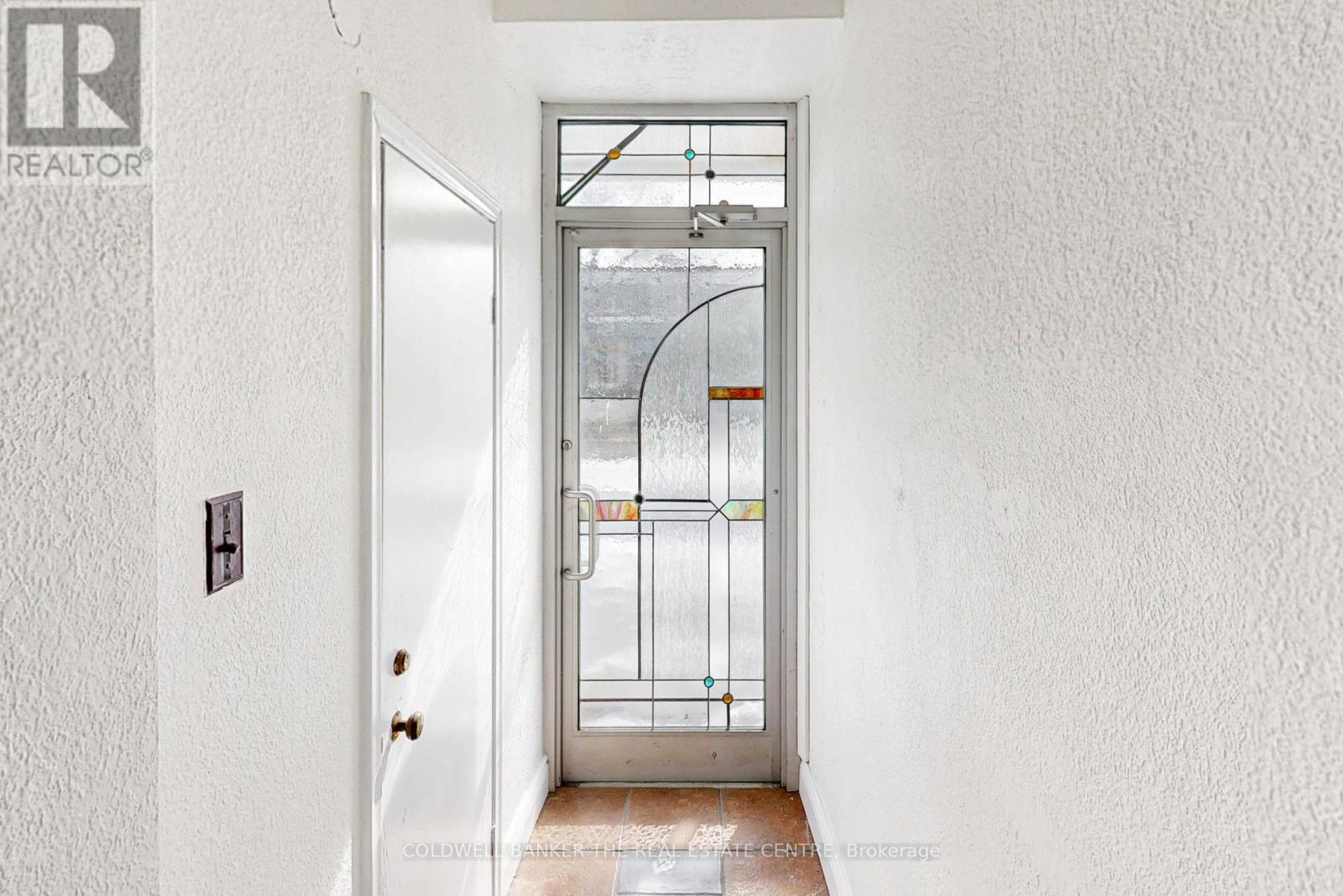 686a The Queensway, Toronto, Ontario  M8Y 1K9 - Photo 3 - W12774368