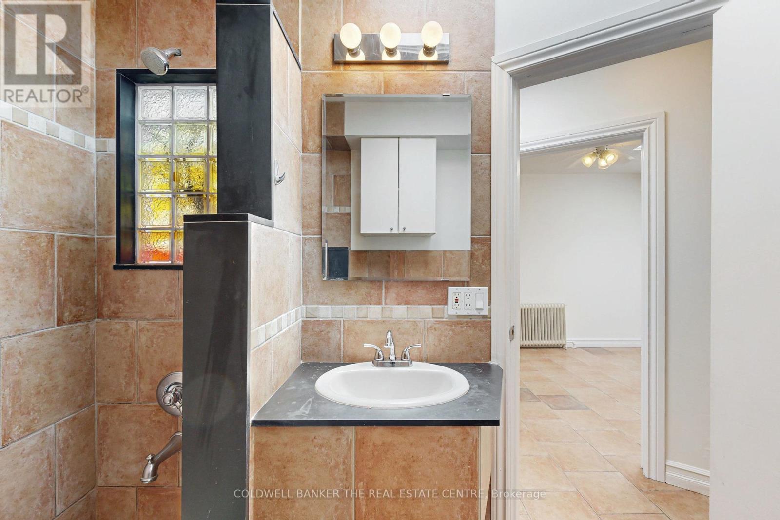 686a The Queensway, Toronto, Ontario  M8Y 1K9 - Photo 31 - W12774368