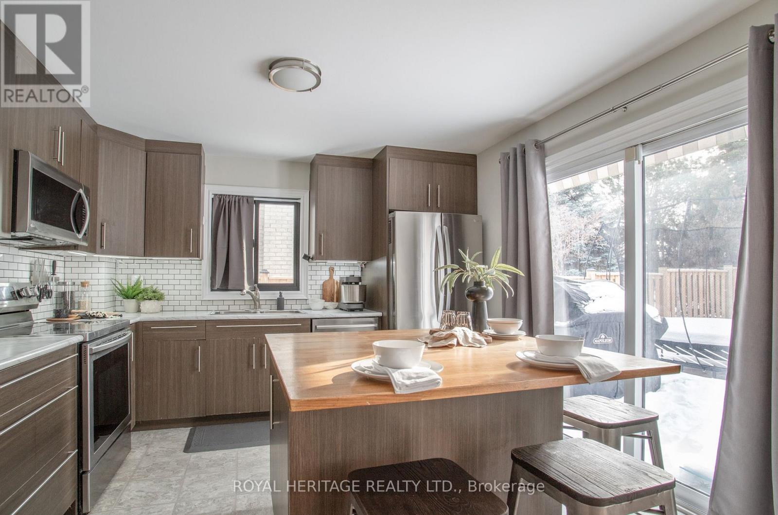 636 Beckworth Square, Pickering, Ontario  L1V 3X4 - Photo 10 - E12774380