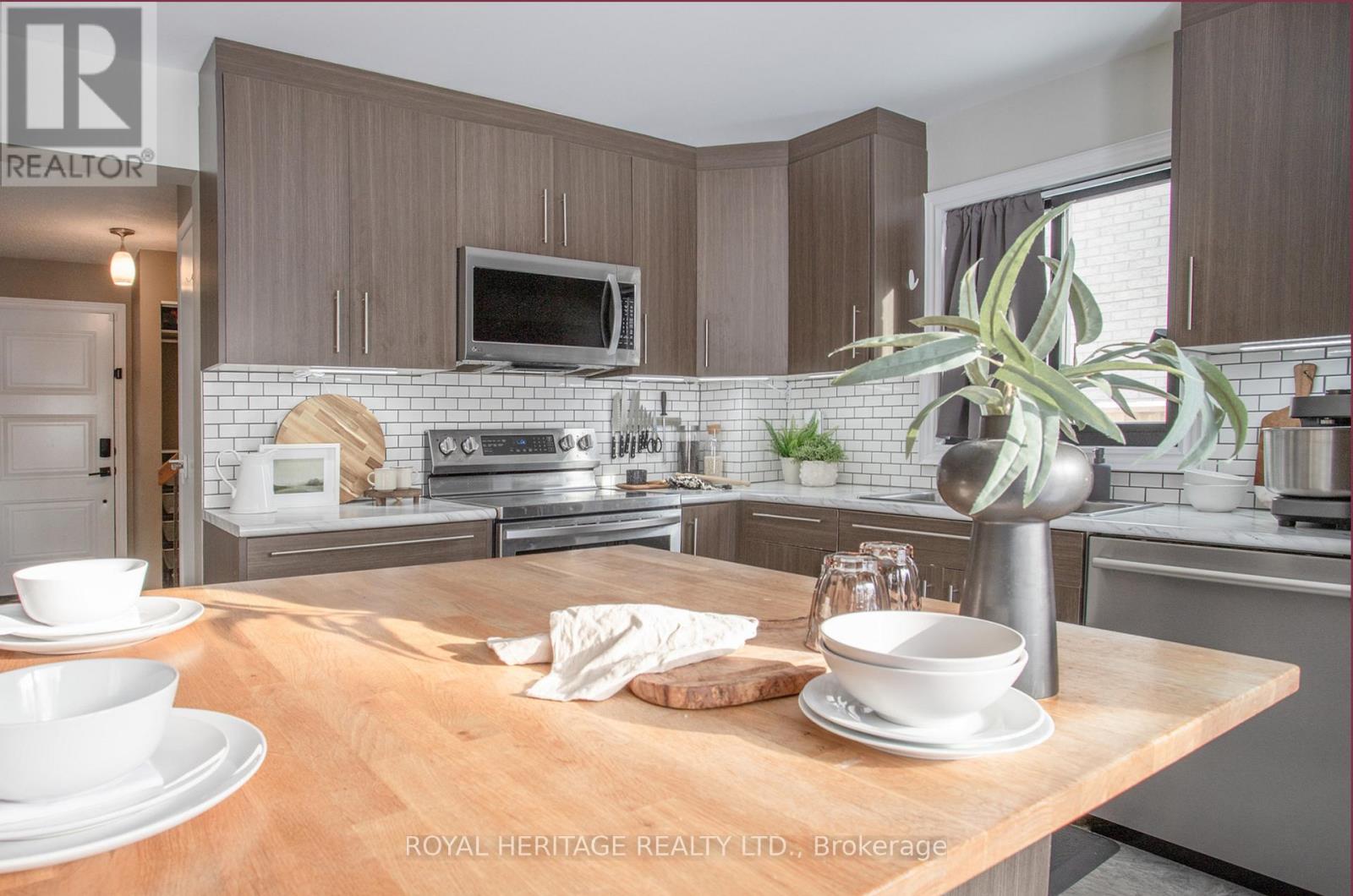 636 Beckworth Square, Pickering, Ontario  L1V 3X4 - Photo 13 - E12774380