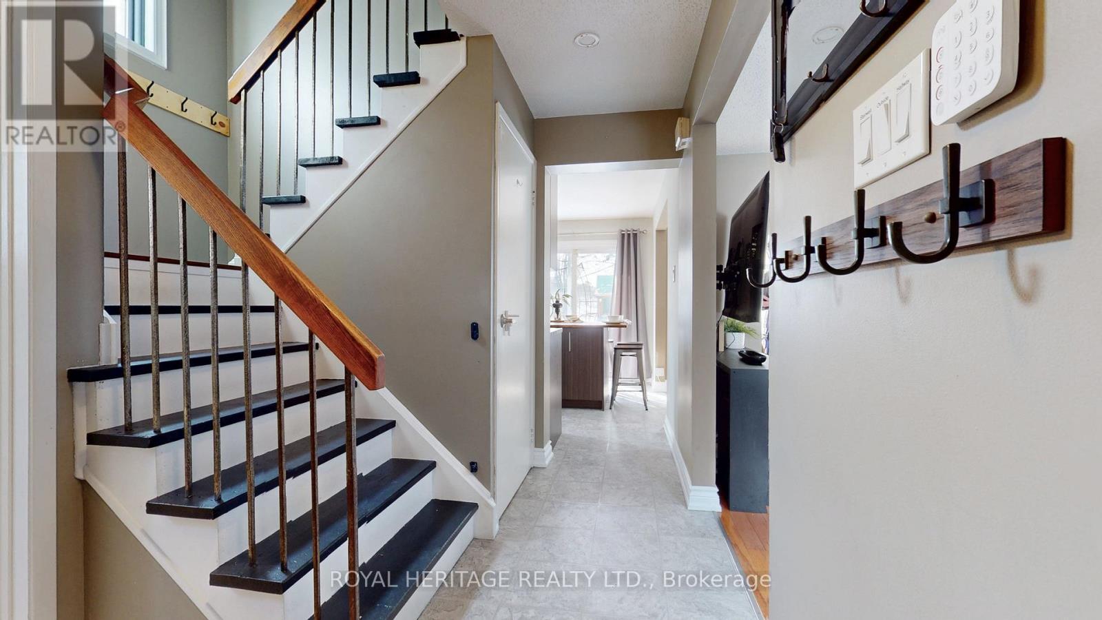 636 Beckworth Square, Pickering, Ontario  L1V 3X4 - Photo 2 - E12774380