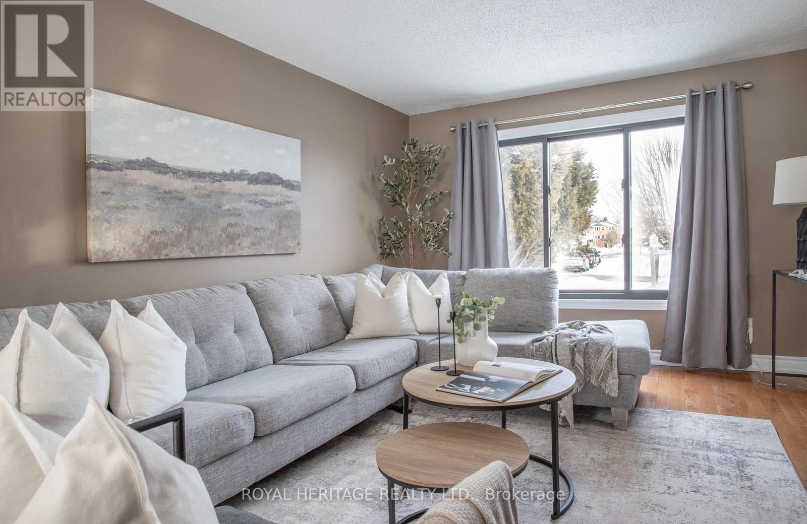 636 Beckworth Square, Pickering, Ontario  L1V 3X4 - Photo 4 - E12774380