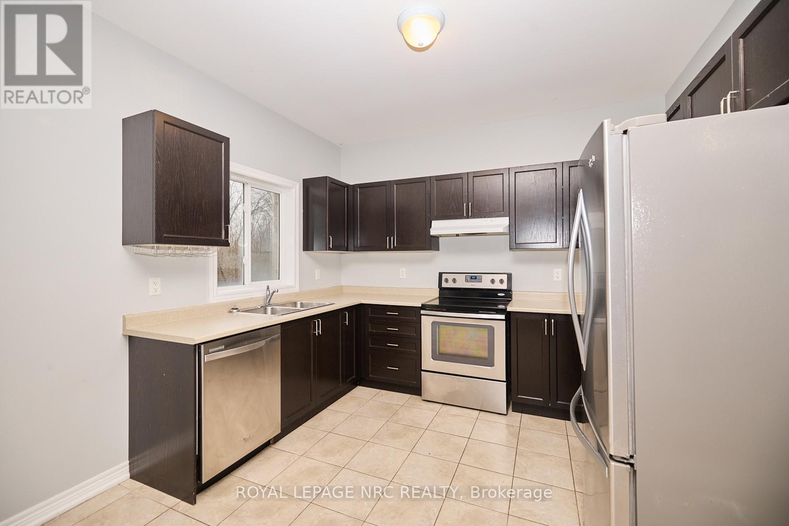 9204 White Oak Avenue, Niagara Falls, Ontario  L2G 0G7 - Photo 10 - X12774396