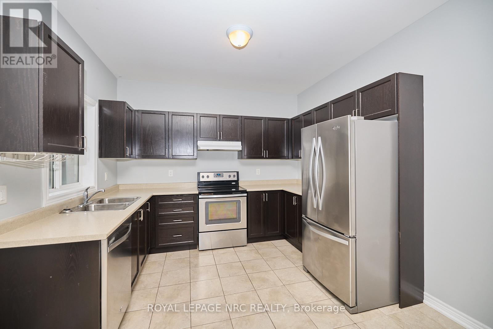 9204 White Oak Avenue, Niagara Falls, Ontario  L2G 0G7 - Photo 11 - X12774396