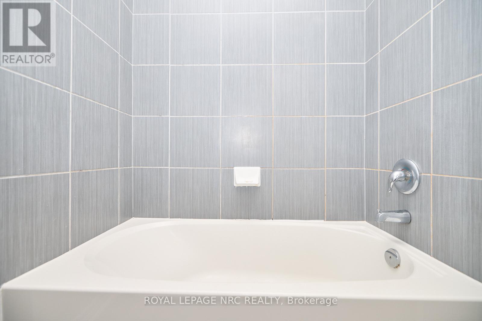 9204 White Oak Avenue, Niagara Falls, Ontario  L2G 0G7 - Photo 23 - X12774396