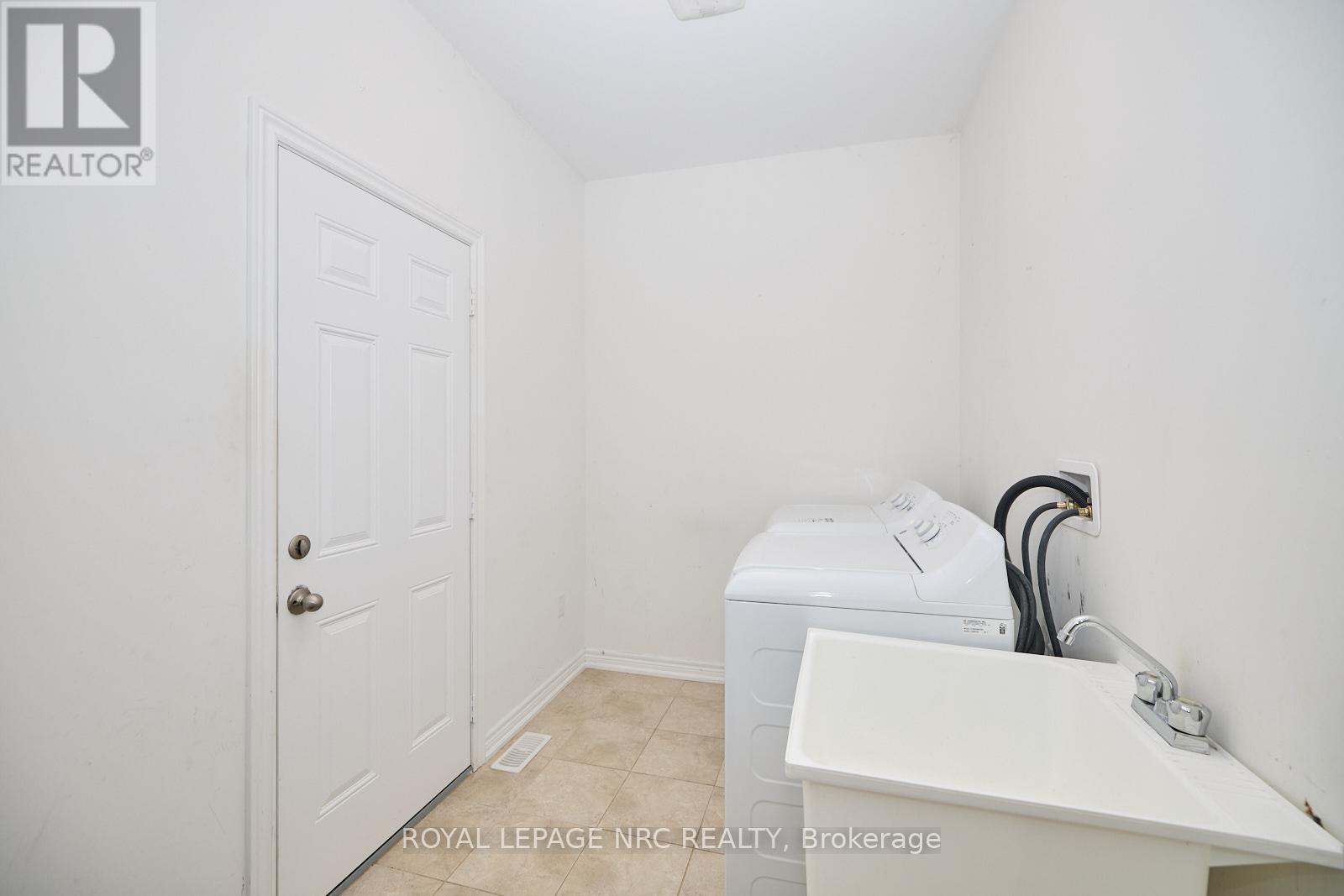 9204 White Oak Avenue, Niagara Falls, Ontario  L2G 0G7 - Photo 7 - X12774396