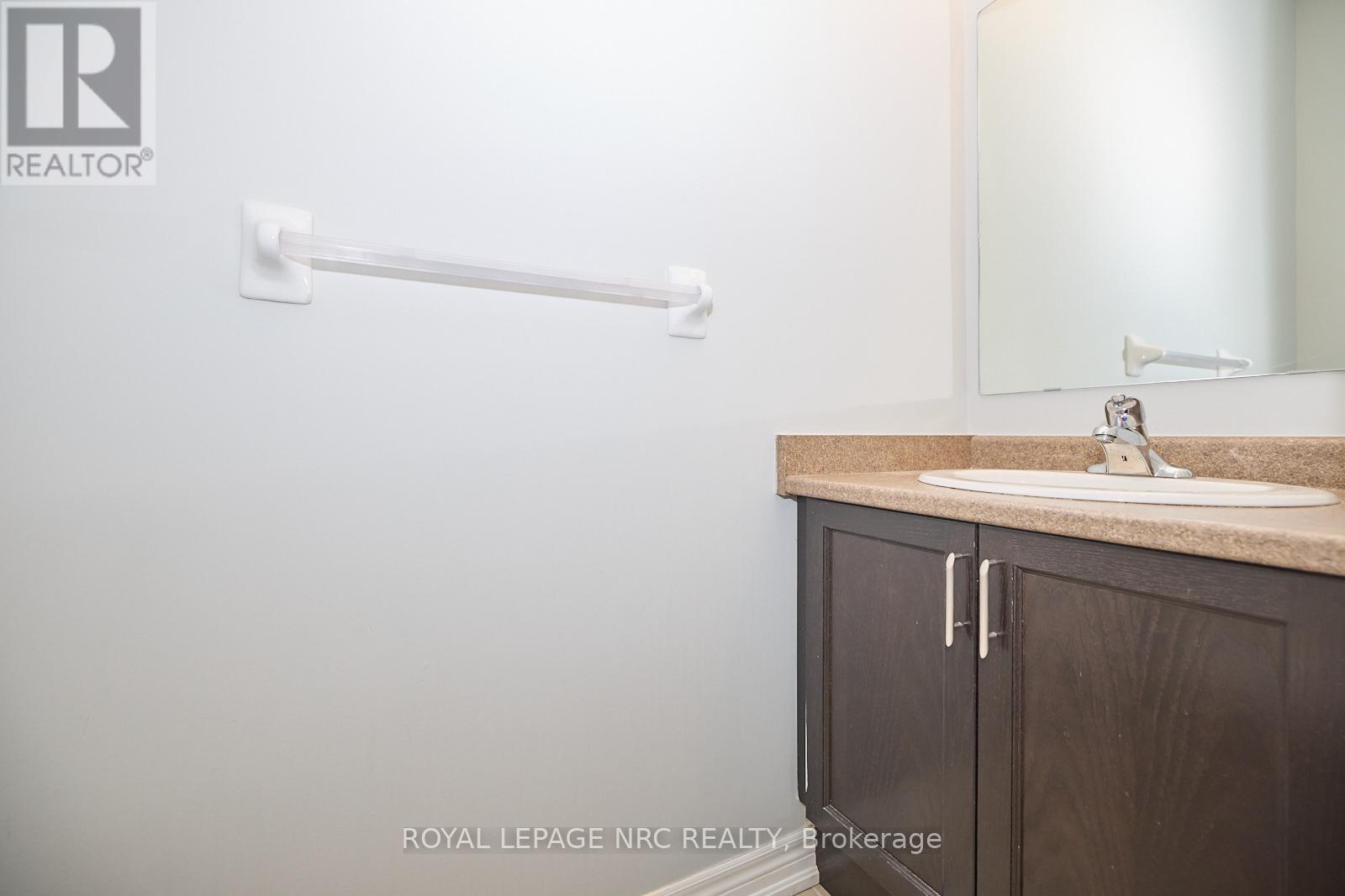 9204 White Oak Avenue, Niagara Falls, Ontario  L2G 0G7 - Photo 8 - X12774396