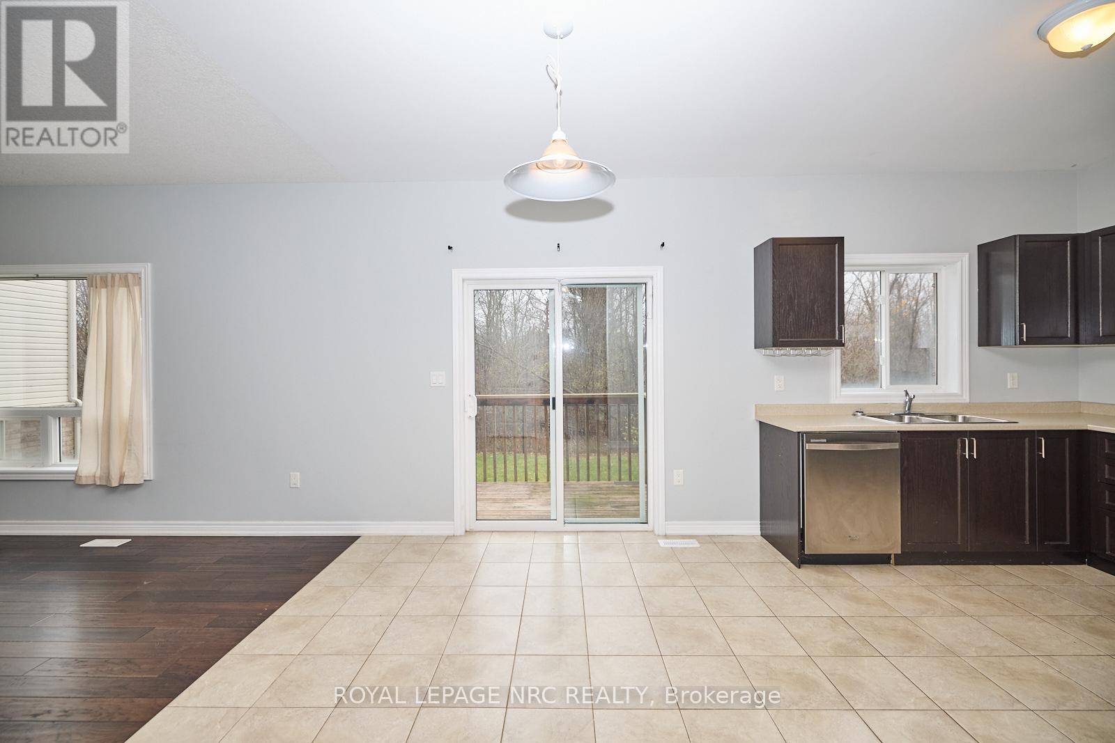 9204 White Oak Avenue, Niagara Falls, Ontario  L2G 0G7 - Photo 9 - X12774396