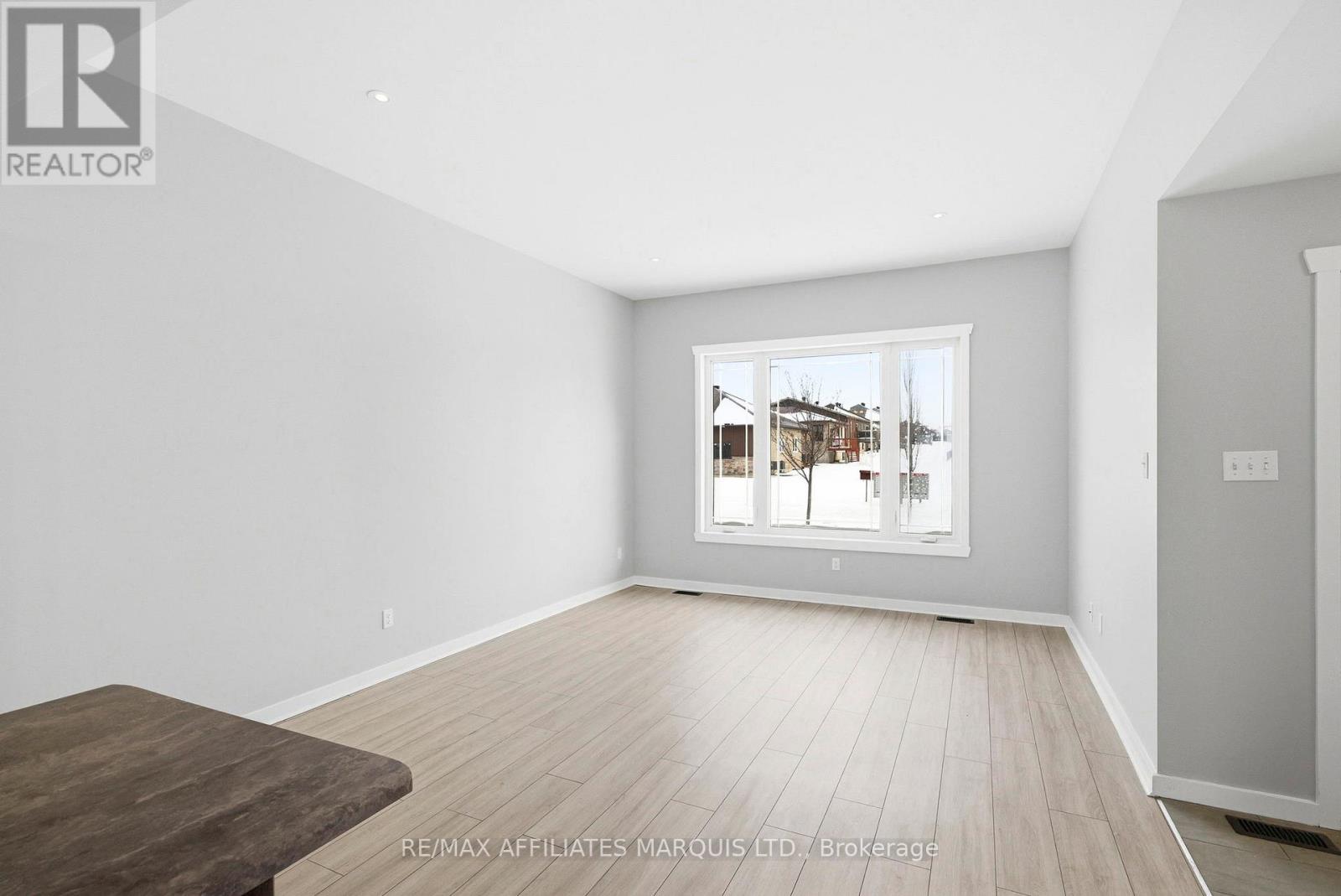 92 Butternut Drive, Cornwall, Ontario  K8H 0G9 - Photo 4 - X12769168