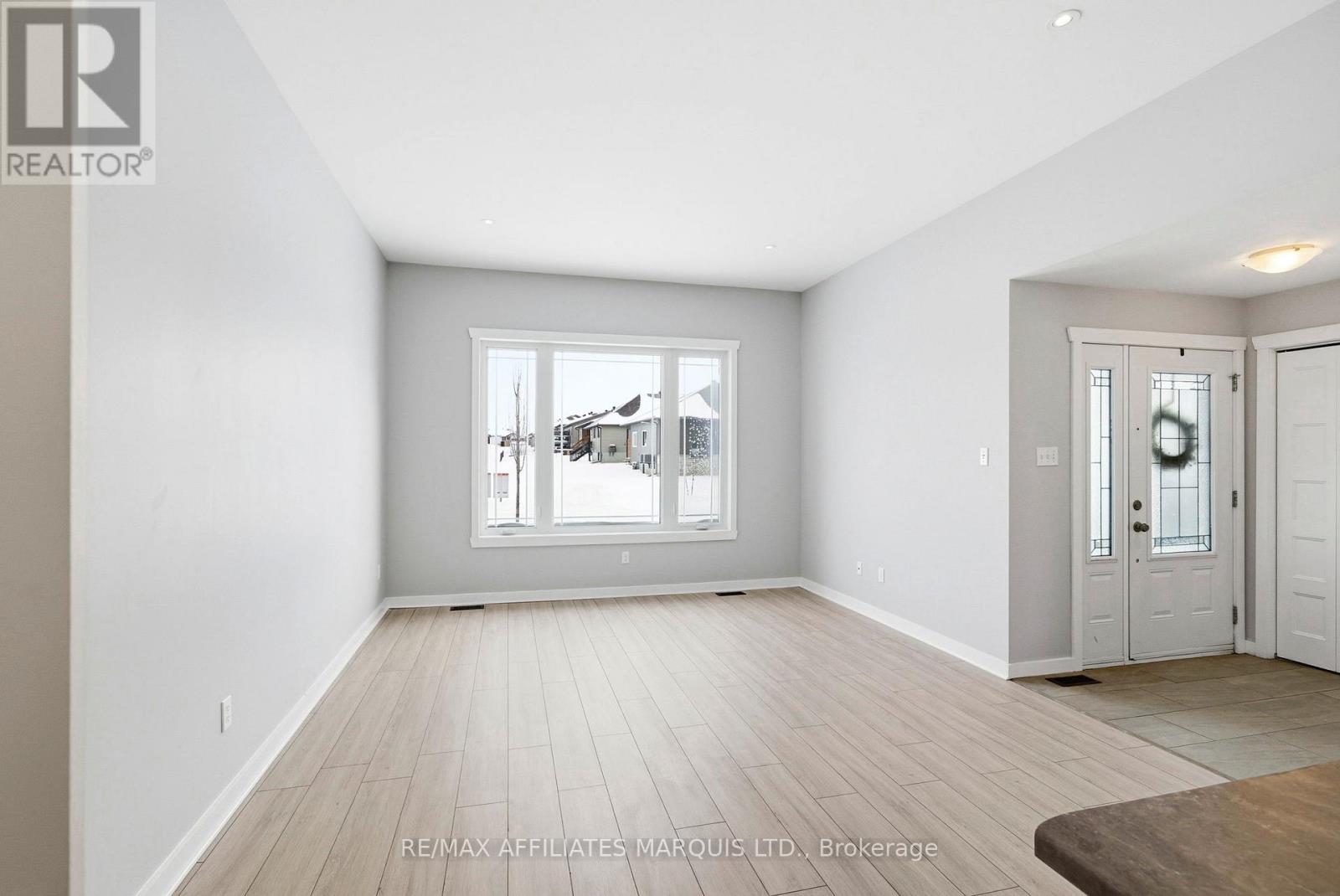 92 Butternut Drive, Cornwall, Ontario  K8H 0G9 - Photo 6 - X12769168