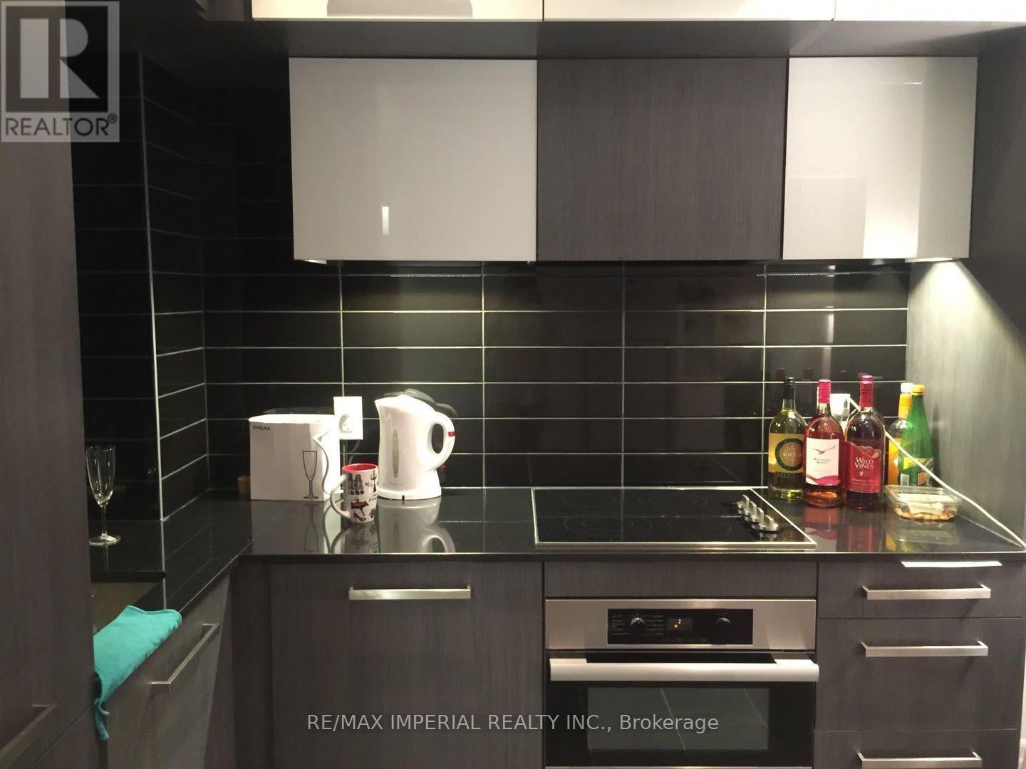 3304 - 8 The Esplanade Avenue, Toronto, Ontario  M5E 0A6 - Photo 3 - C12774384