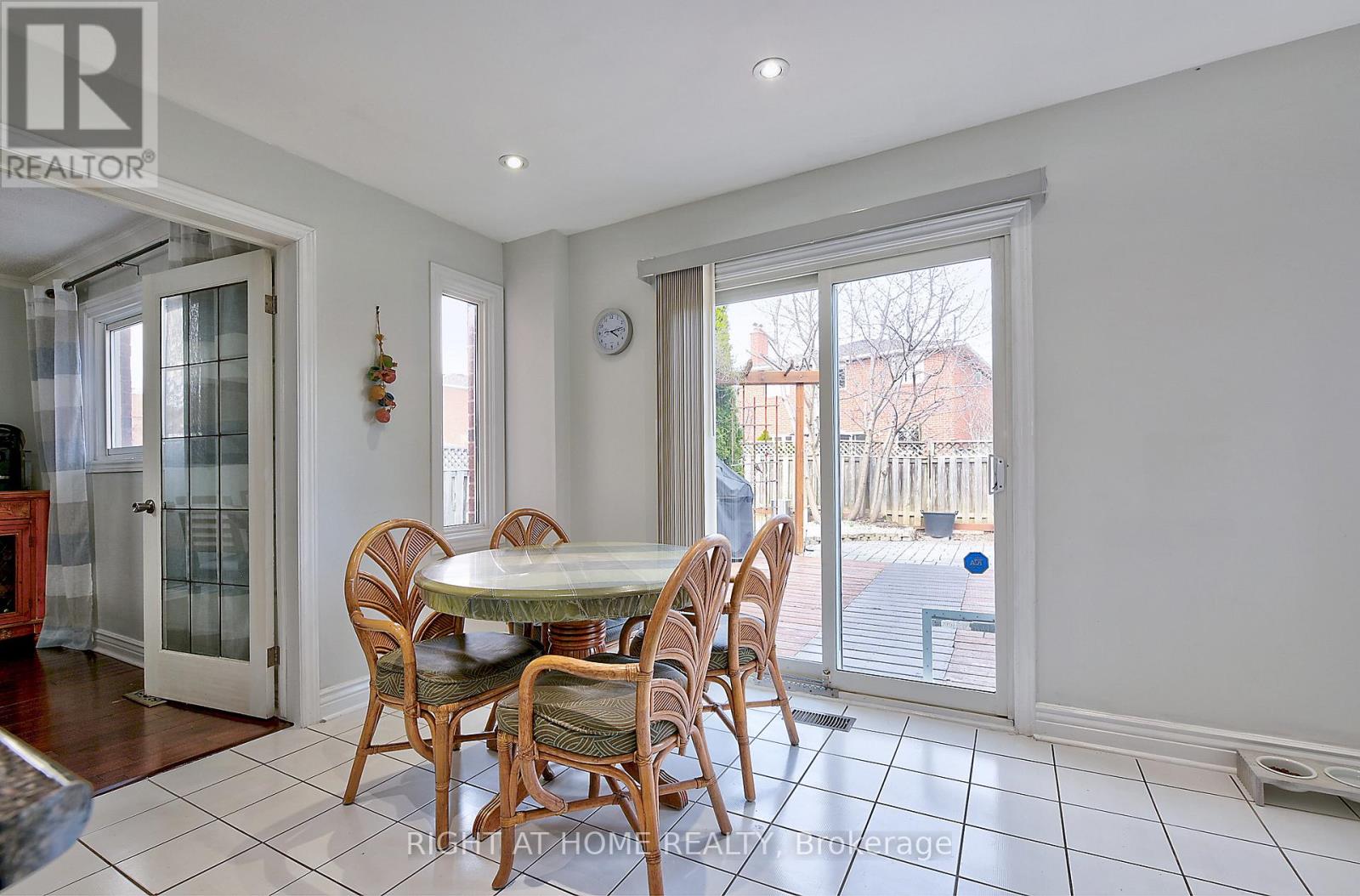 224 Ridgefield Crescent, Vaughan, Ontario  L6A 1J6 - Photo 8 - N12774414