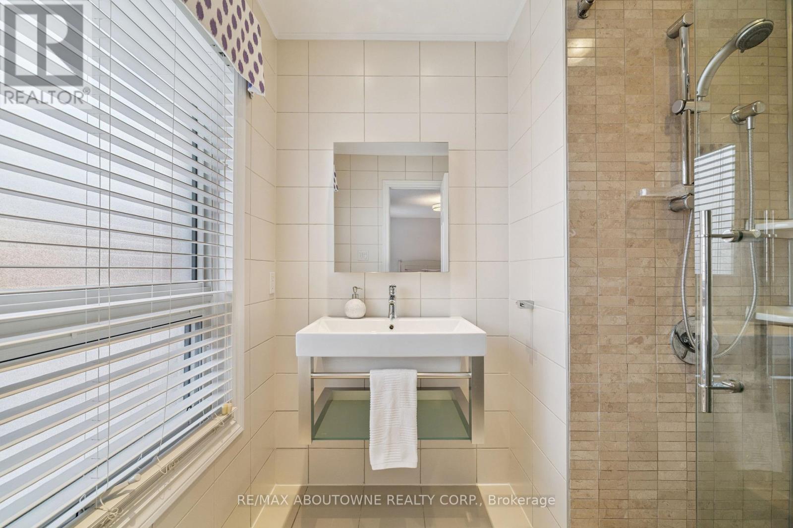 1424 The Links Drive, Oakville (Ga Glen Abbey), Ontario  L6M 2N9 - Photo 21 - W12774400