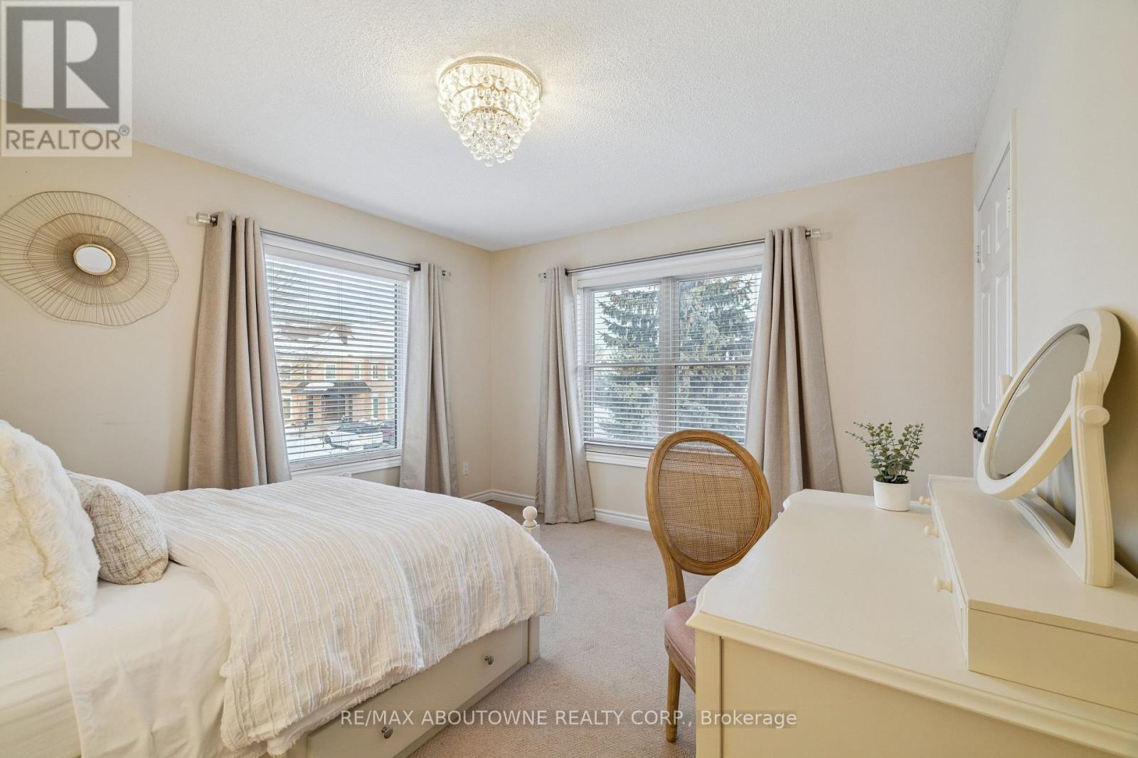 1424 The Links Drive, Oakville (Ga Glen Abbey), Ontario  L6M 2N9 - Photo 23 - W12774400