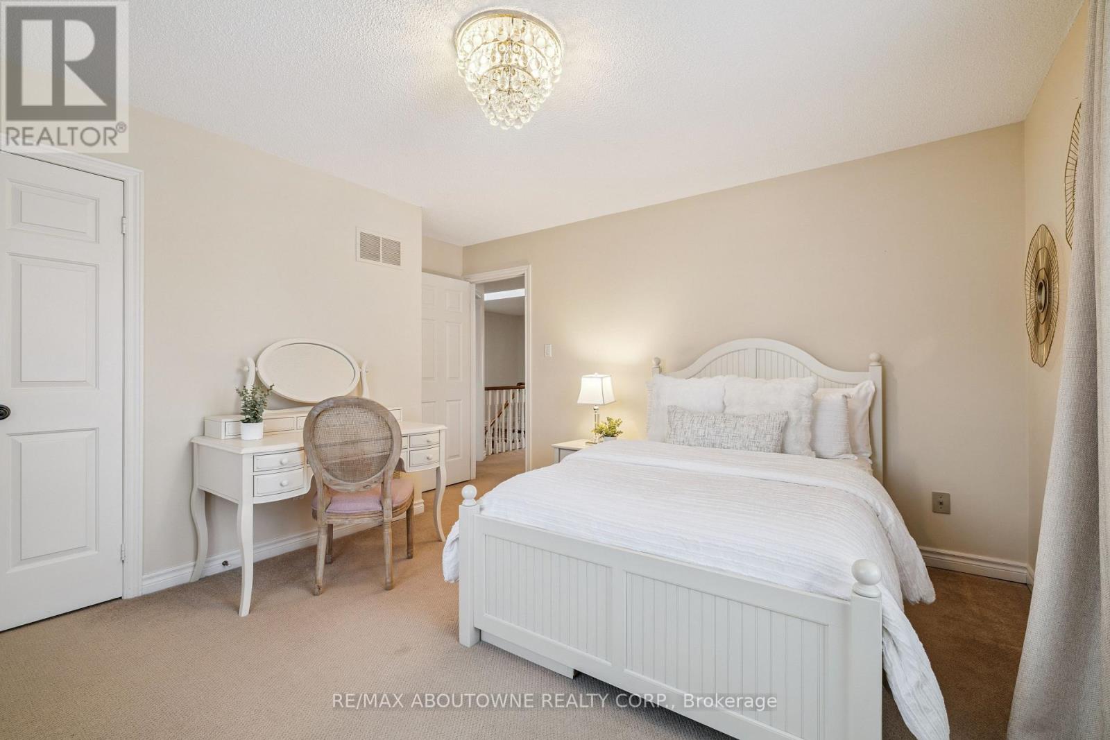 1424 The Links Drive, Oakville (Ga Glen Abbey), Ontario  L6M 2N9 - Photo 24 - W12774400