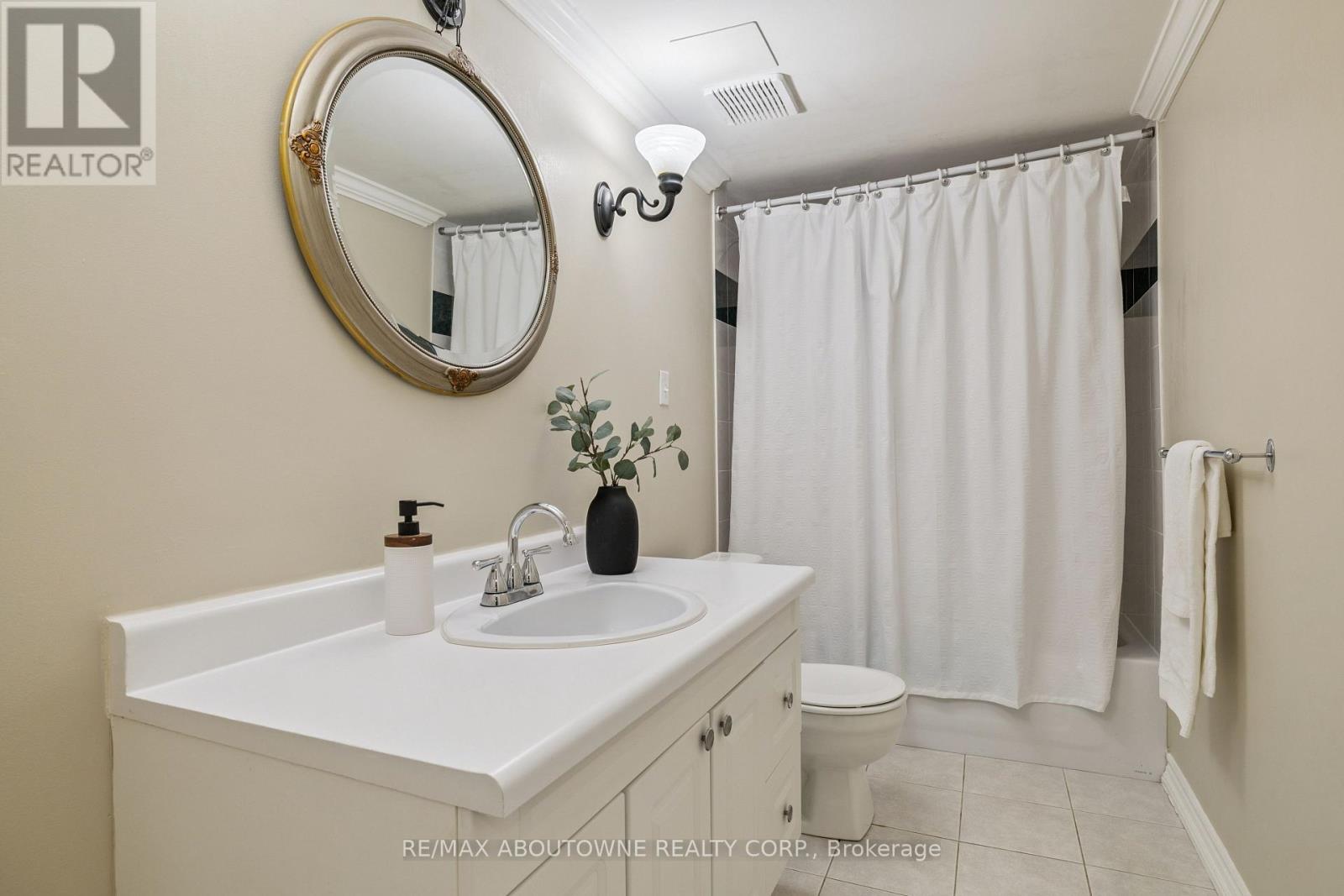 1424 The Links Drive, Oakville (Ga Glen Abbey), Ontario  L6M 2N9 - Photo 32 - W12774400