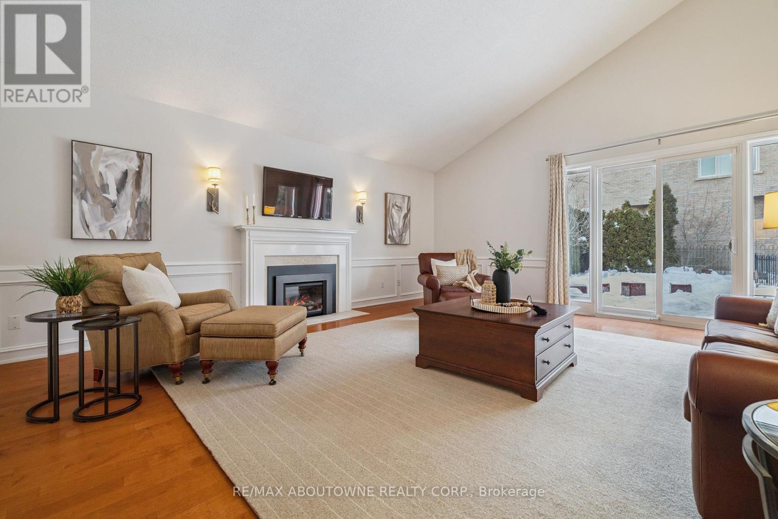 1424 The Links Drive, Oakville (Ga Glen Abbey), Ontario  L6M 2N9 - Photo 8 - W12774400