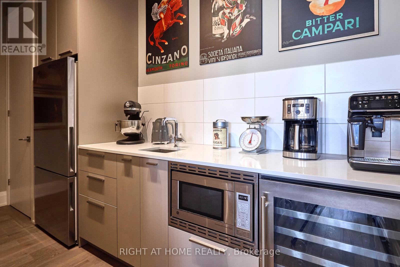 2003 - 20 Brin Drive, Toronto, Ontario  M8X 0B2 - Photo 6 - W12774418