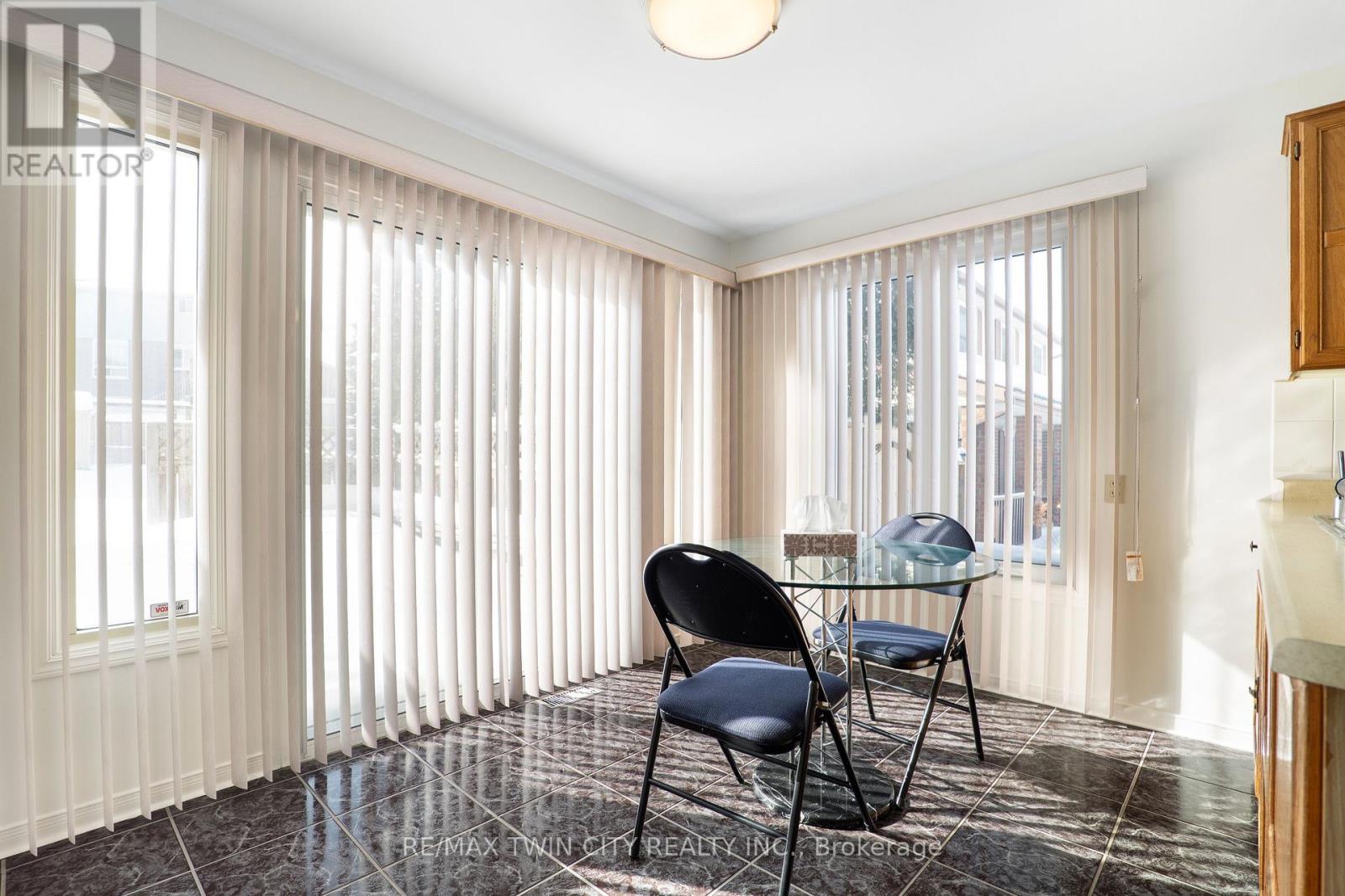 95 Old Meadow Lane, Waterloo, Ontario  N2T 1V2 - Photo 10 - X12774392