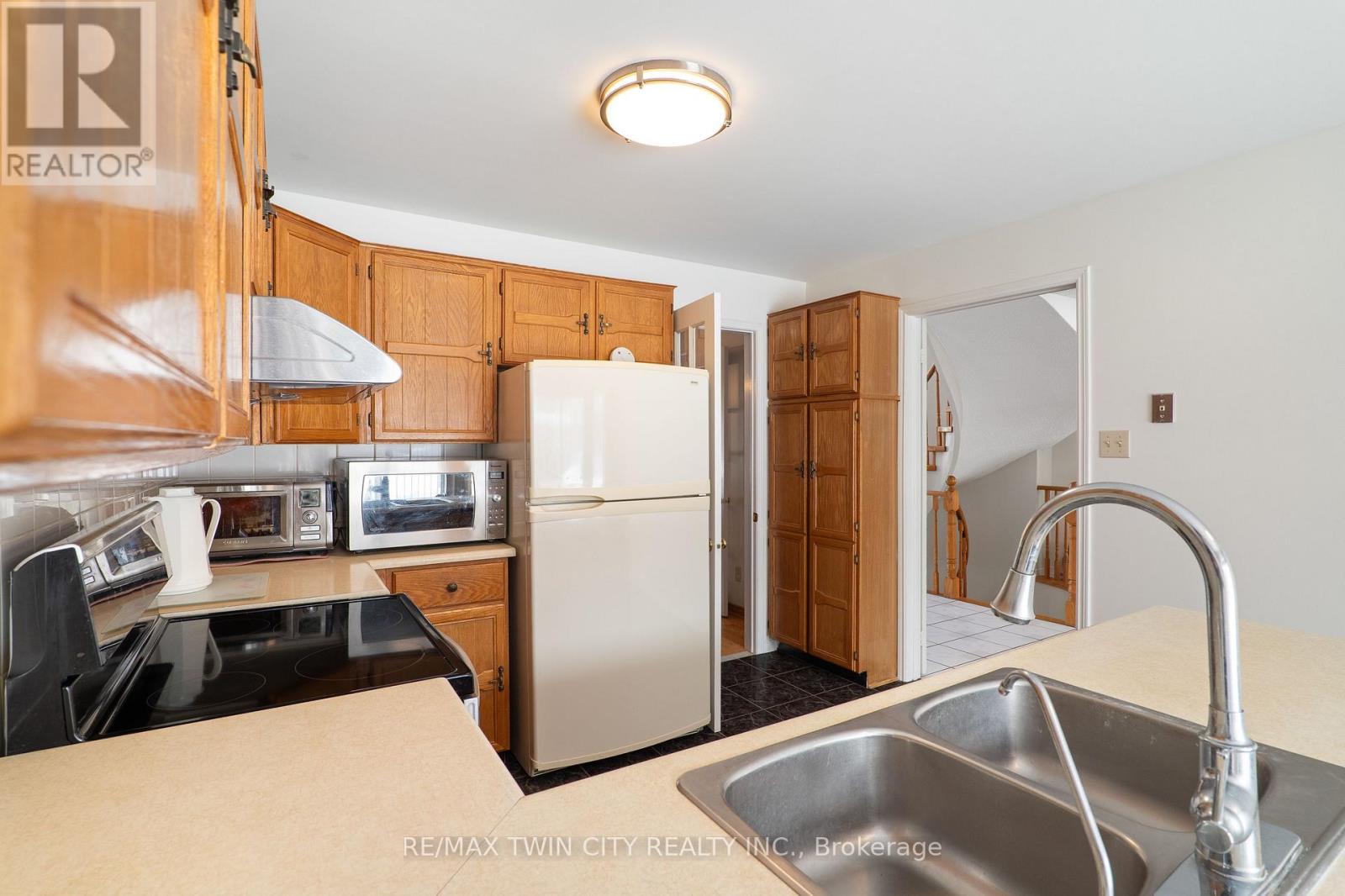 95 Old Meadow Lane, Waterloo, Ontario  N2T 1V2 - Photo 12 - X12774392