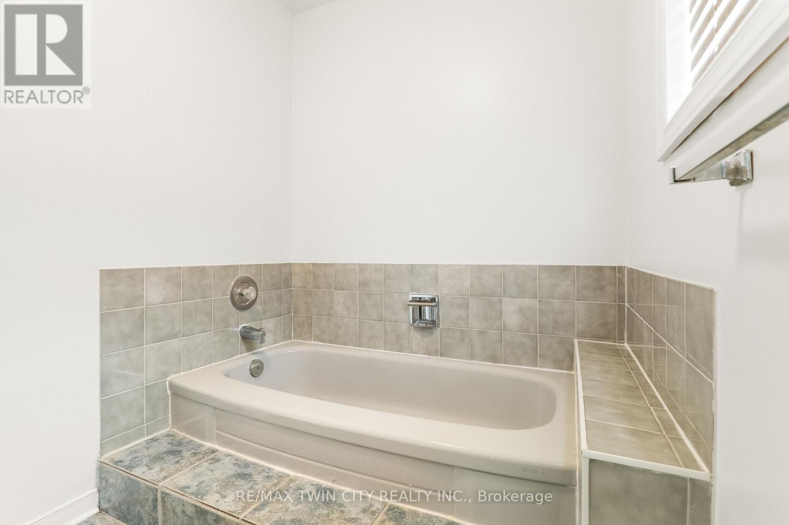 95 Old Meadow Lane, Waterloo, Ontario  N2T 1V2 - Photo 23 - X12774392