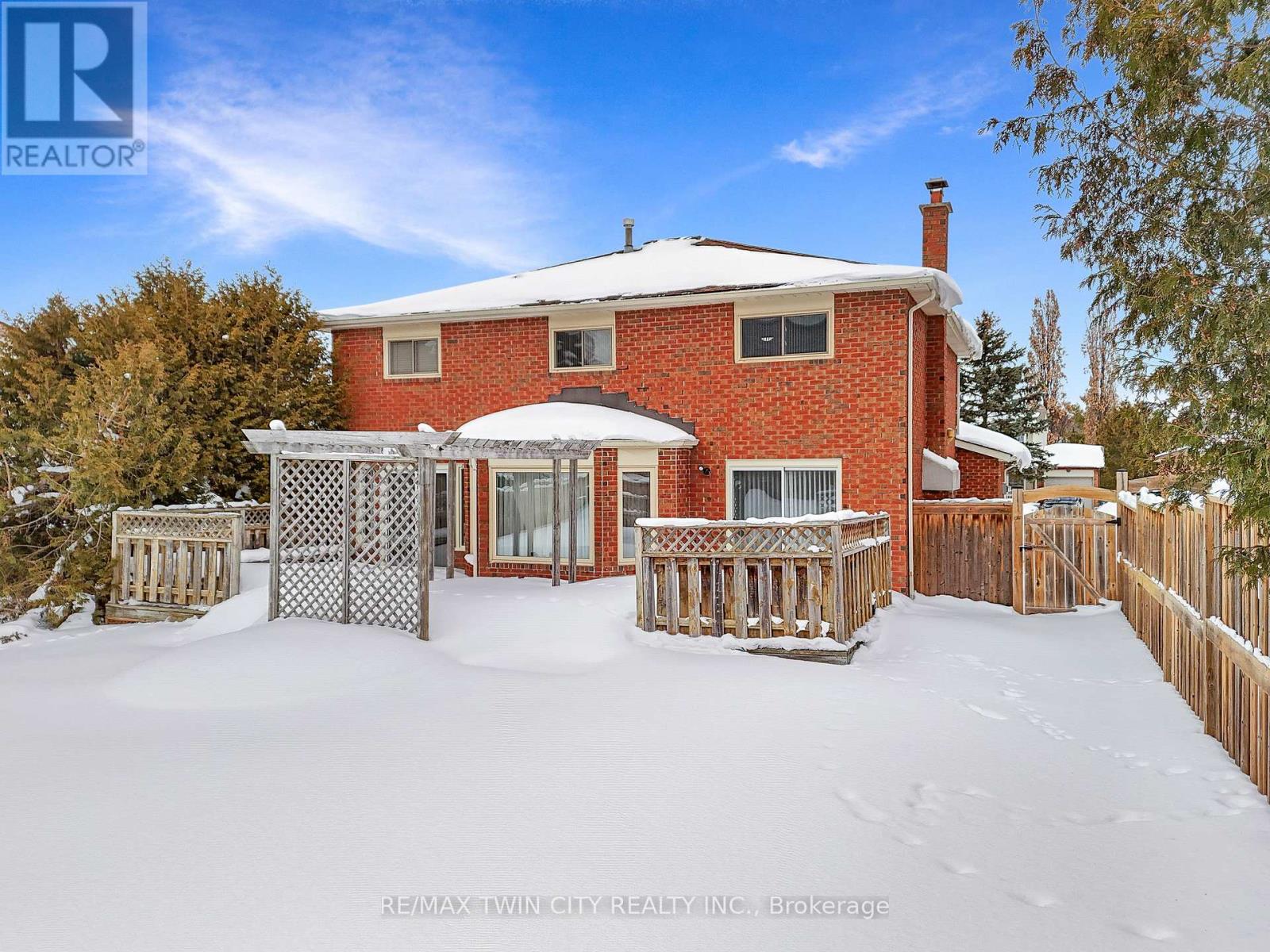 95 Old Meadow Lane, Waterloo, Ontario  N2T 1V2 - Photo 3 - X12774392