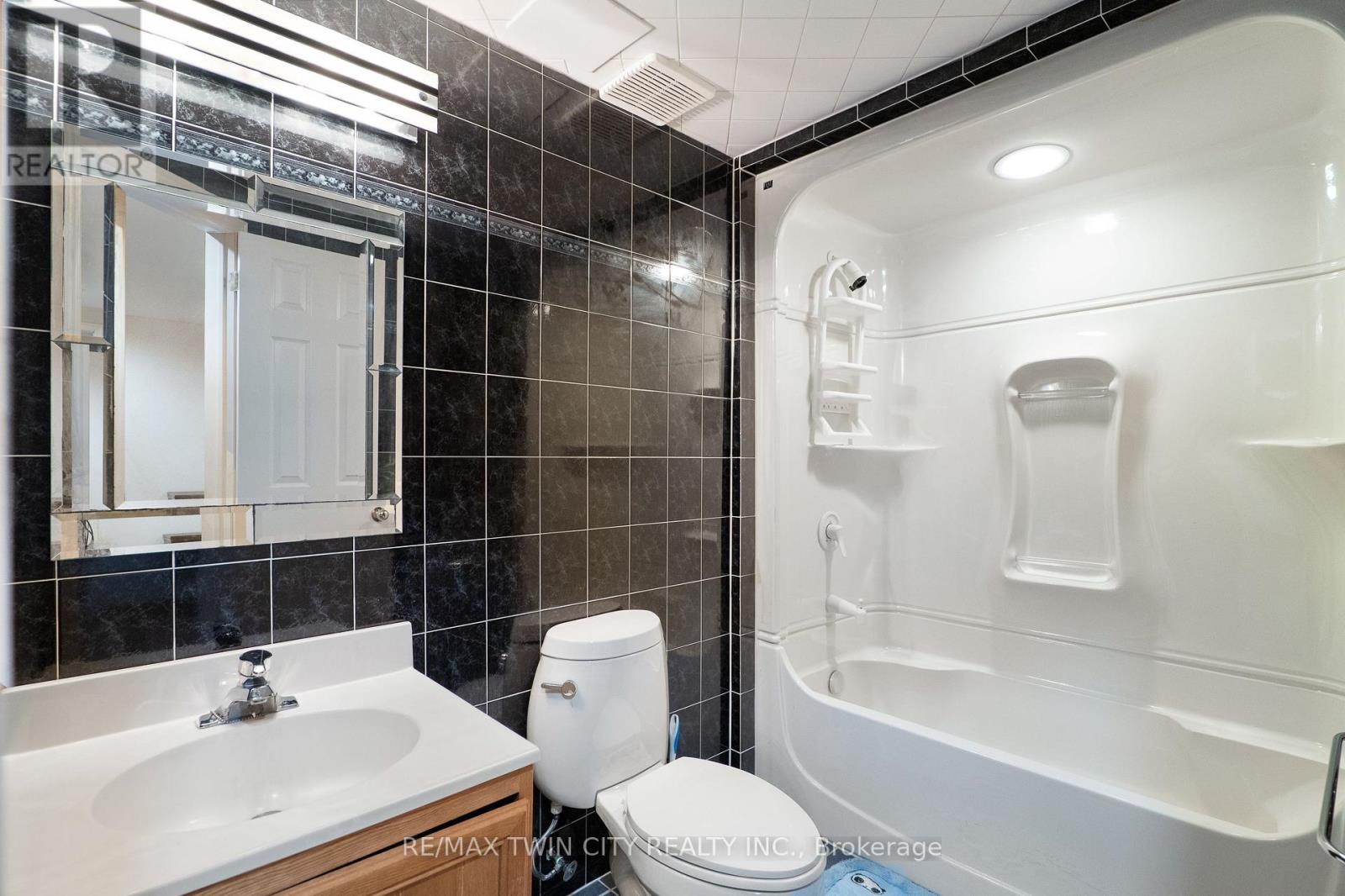 95 Old Meadow Lane, Waterloo, Ontario  N2T 1V2 - Photo 36 - X12774392