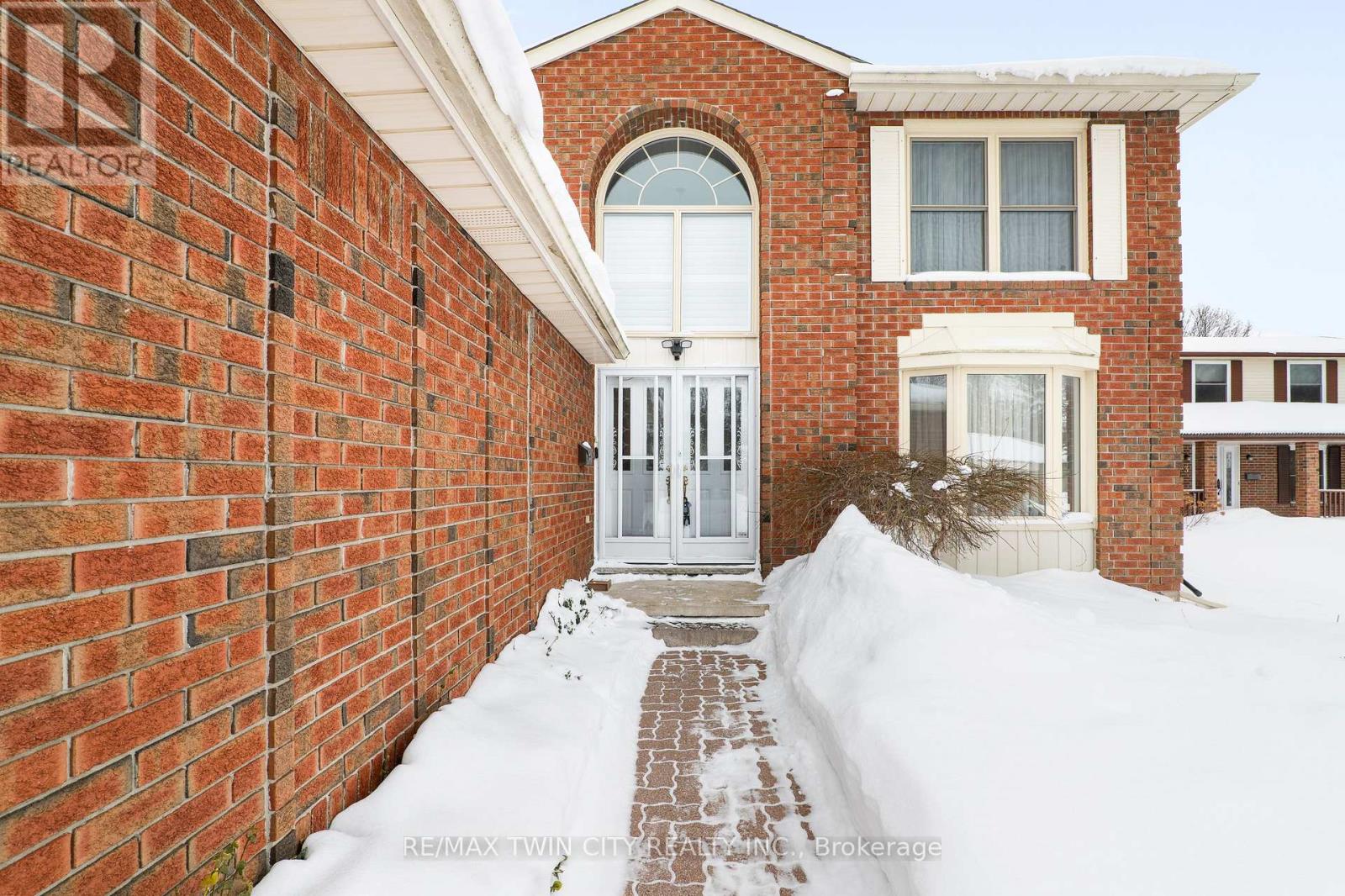 95 Old Meadow Lane, Waterloo, Ontario  N2T 1V2 - Photo 4 - X12774392
