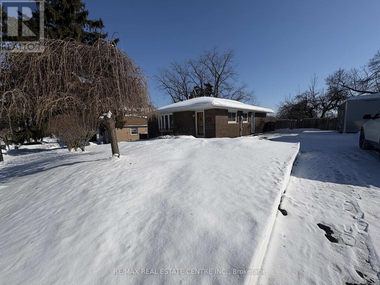 260 Sydney Street, Milton, Ontario  L9T 1E1 - Photo 3 - W12509330