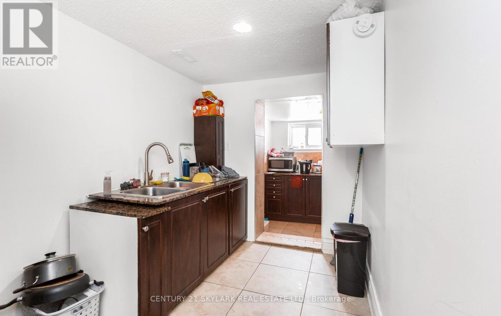 7646 Priory Crescent, Mississauga (Malton), Ontario  L4T 3H5 - Photo 16 - W12767904