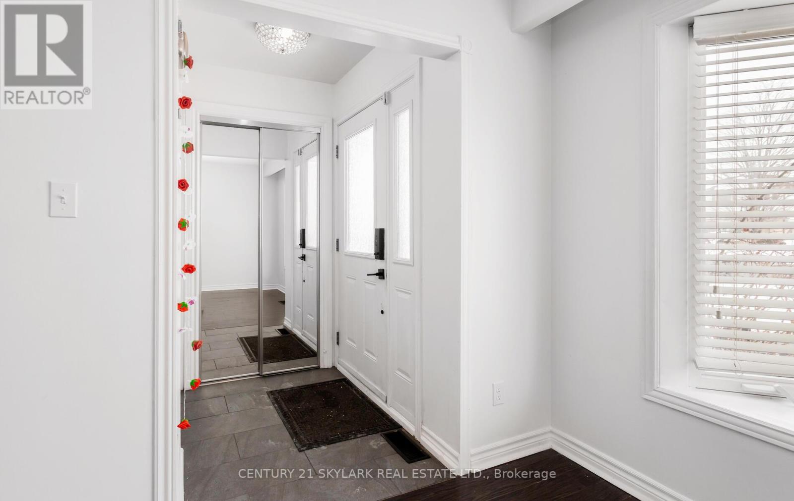 7646 Priory Crescent, Mississauga (Malton), Ontario  L4T 3H5 - Photo 3 - W12767904