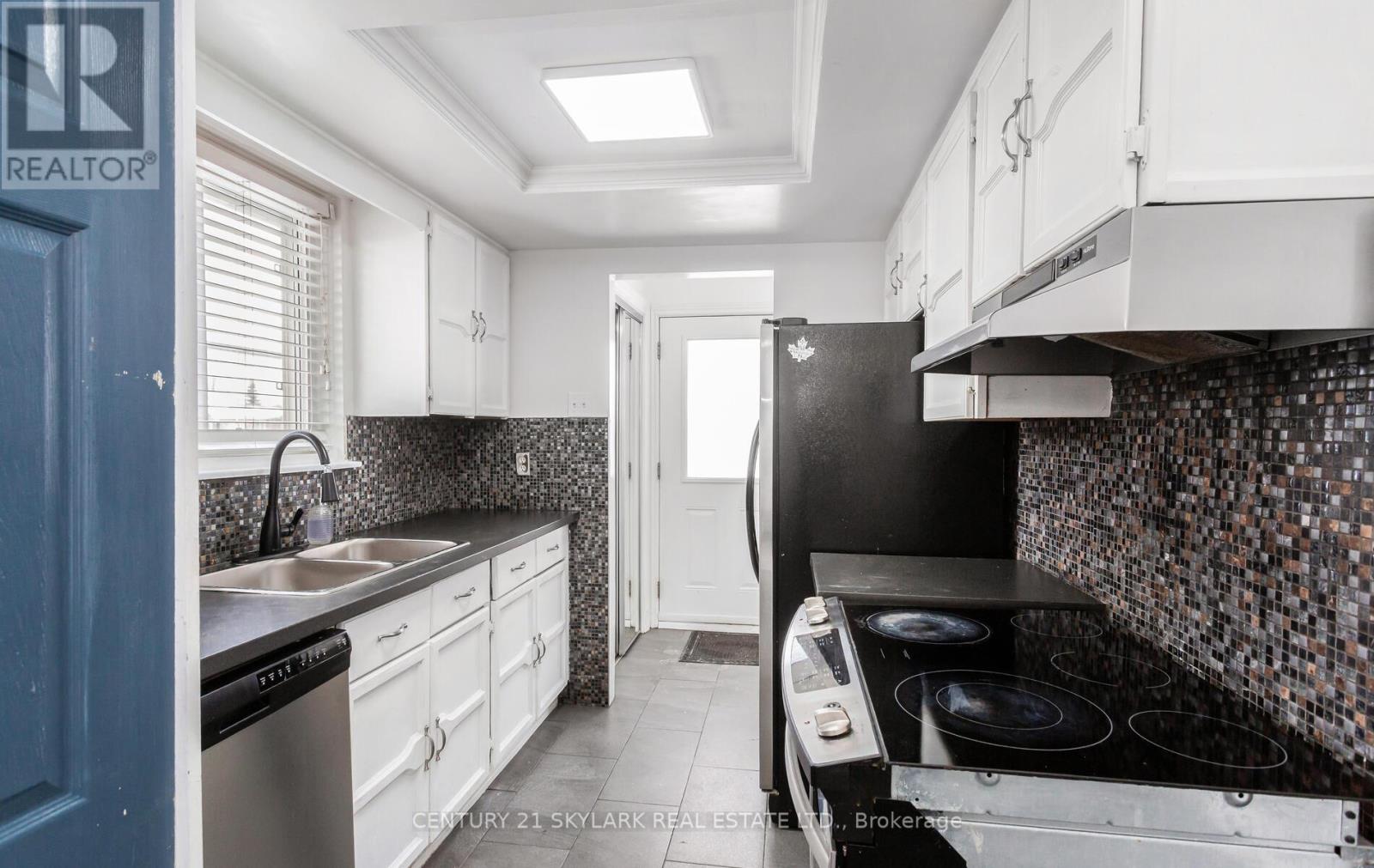 7646 Priory Crescent, Mississauga (Malton), Ontario  L4T 3H5 - Photo 7 - W12767904