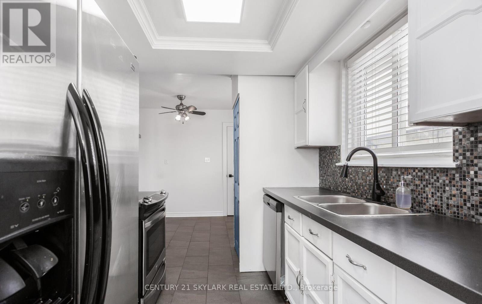 7646 Priory Crescent, Mississauga (Malton), Ontario  L4T 3H5 - Photo 6 - W12767904