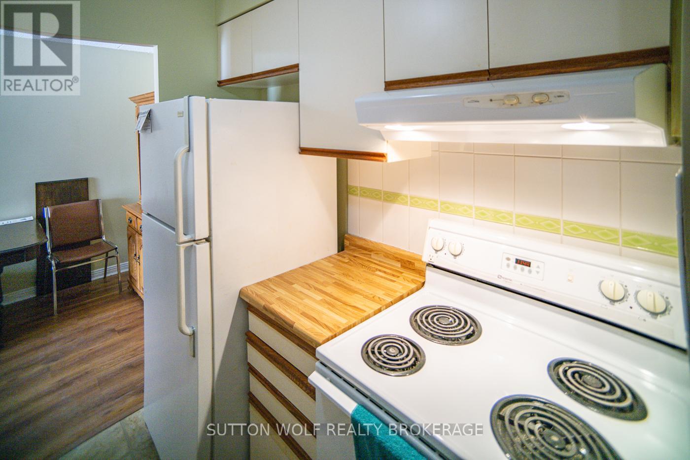 207 - 31 Victoria Street, Strathroy-Caradoc, Ontario  N7G 3Y4 - Photo 8 - X12774468