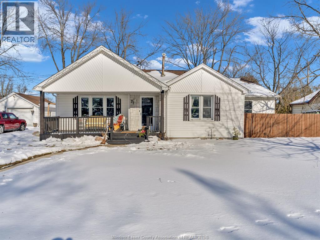 MLS# 26002846: 71 MAPLE ROW, Essex, Canada