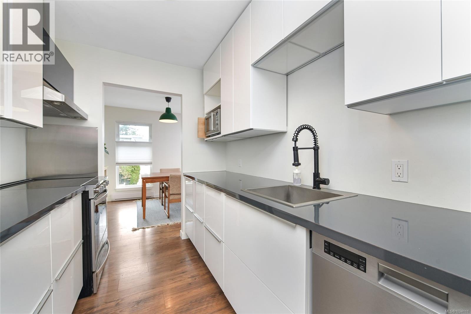 208 955 Dingley Dell, Esquimalt, British Columbia  V9A 5R6 - Photo 5 - 1024111