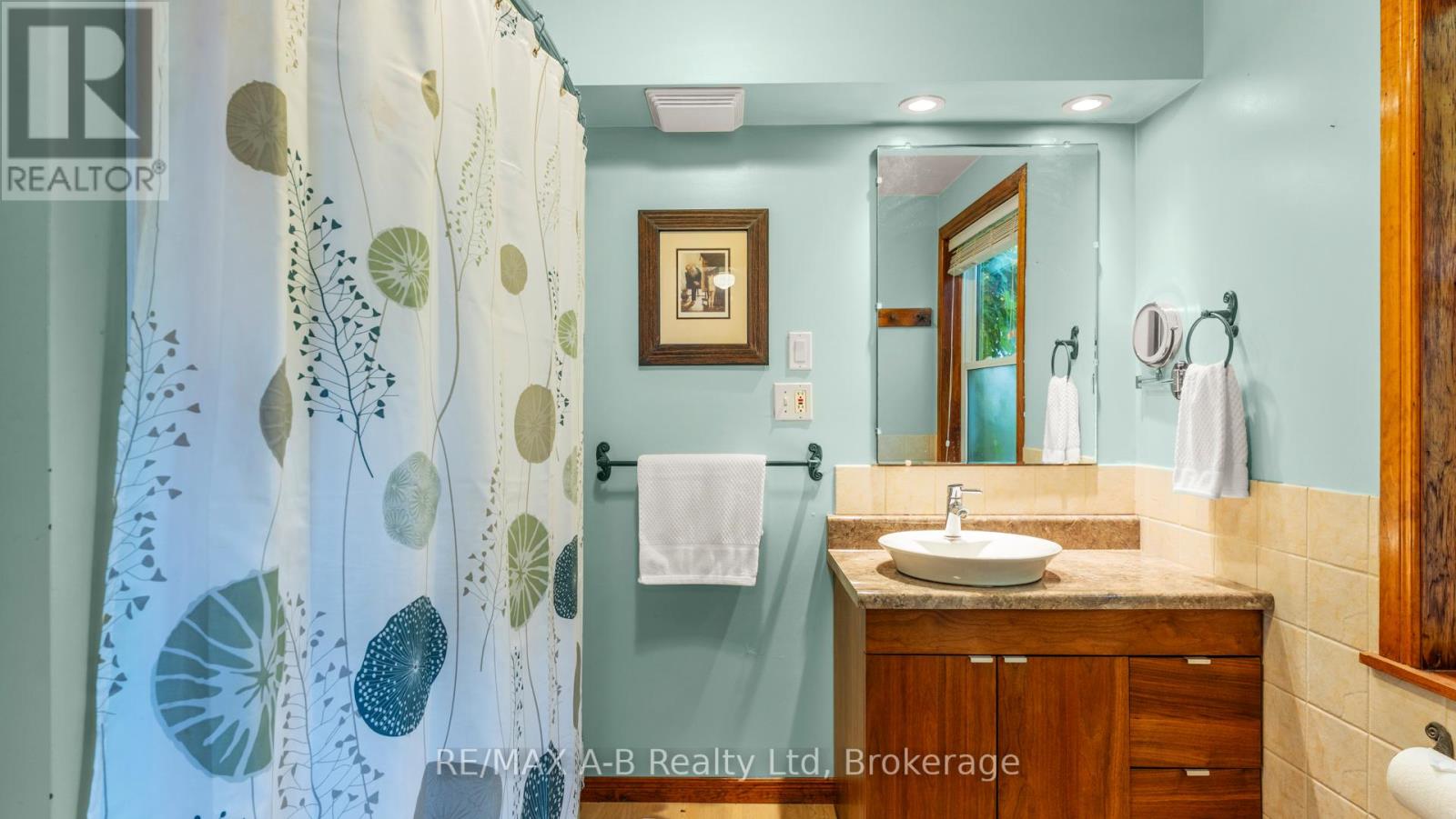 24189 Wellburn Road, Thames Centre, Ontario  N4X 1C6 - Photo 16 - X12474344