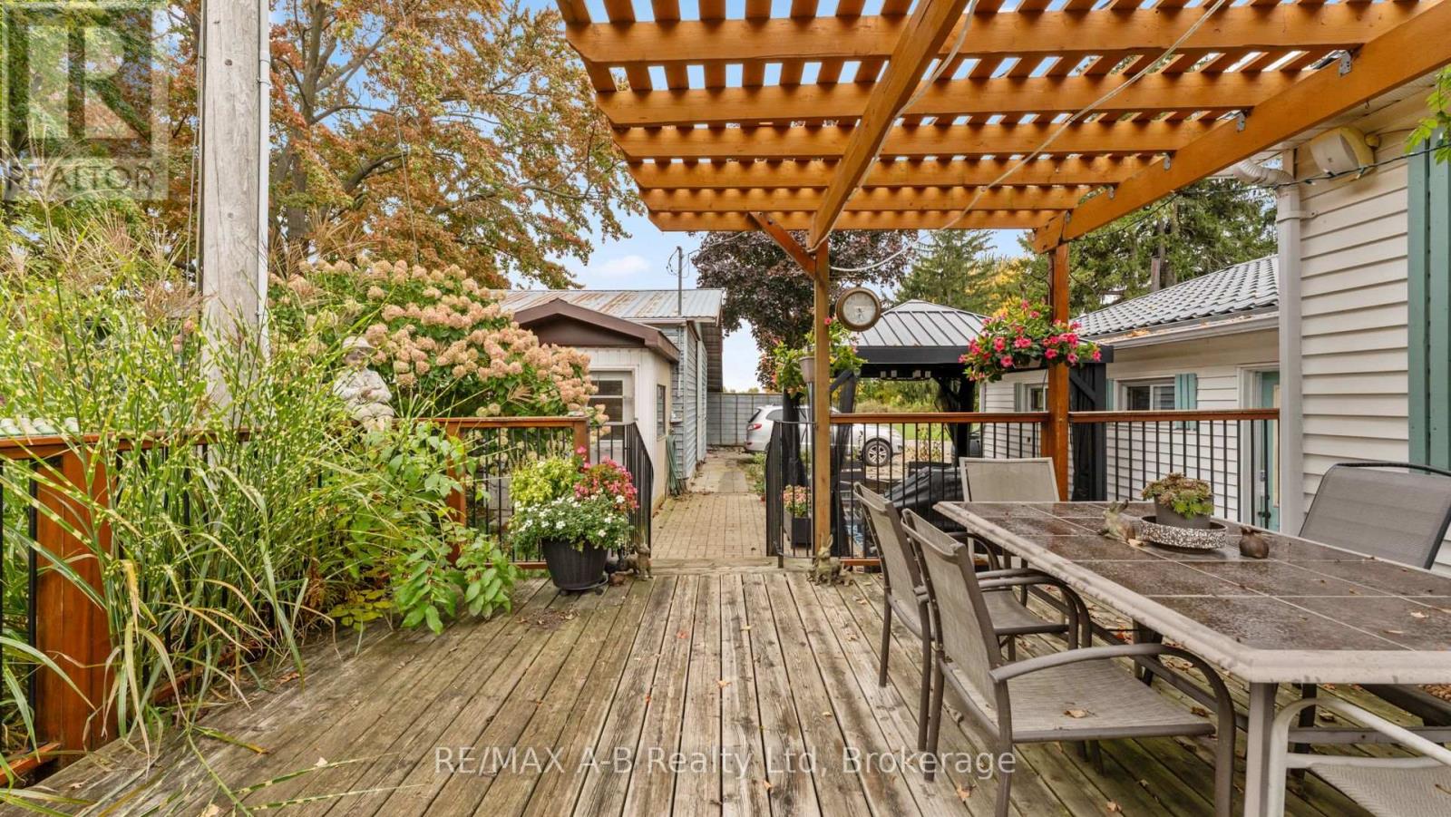 24189 Wellburn Road, Thames Centre, Ontario  N4X 1C6 - Photo 35 - X12474344