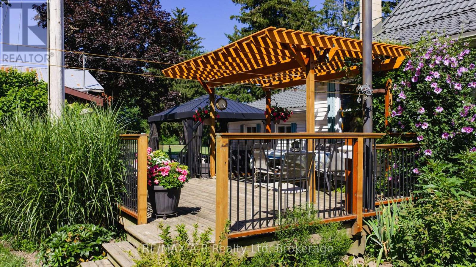 24189 Wellburn Road, Thames Centre, Ontario  N4X 1C6 - Photo 33 - X12474344