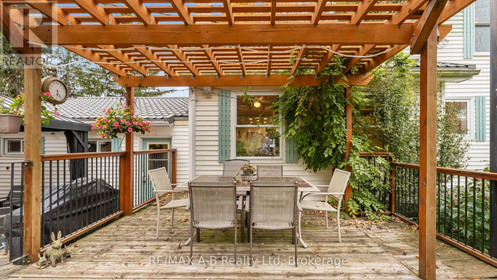 24189 Wellburn Road, Thames Centre, Ontario  N4X 1C6 - Photo 37 - X12474344