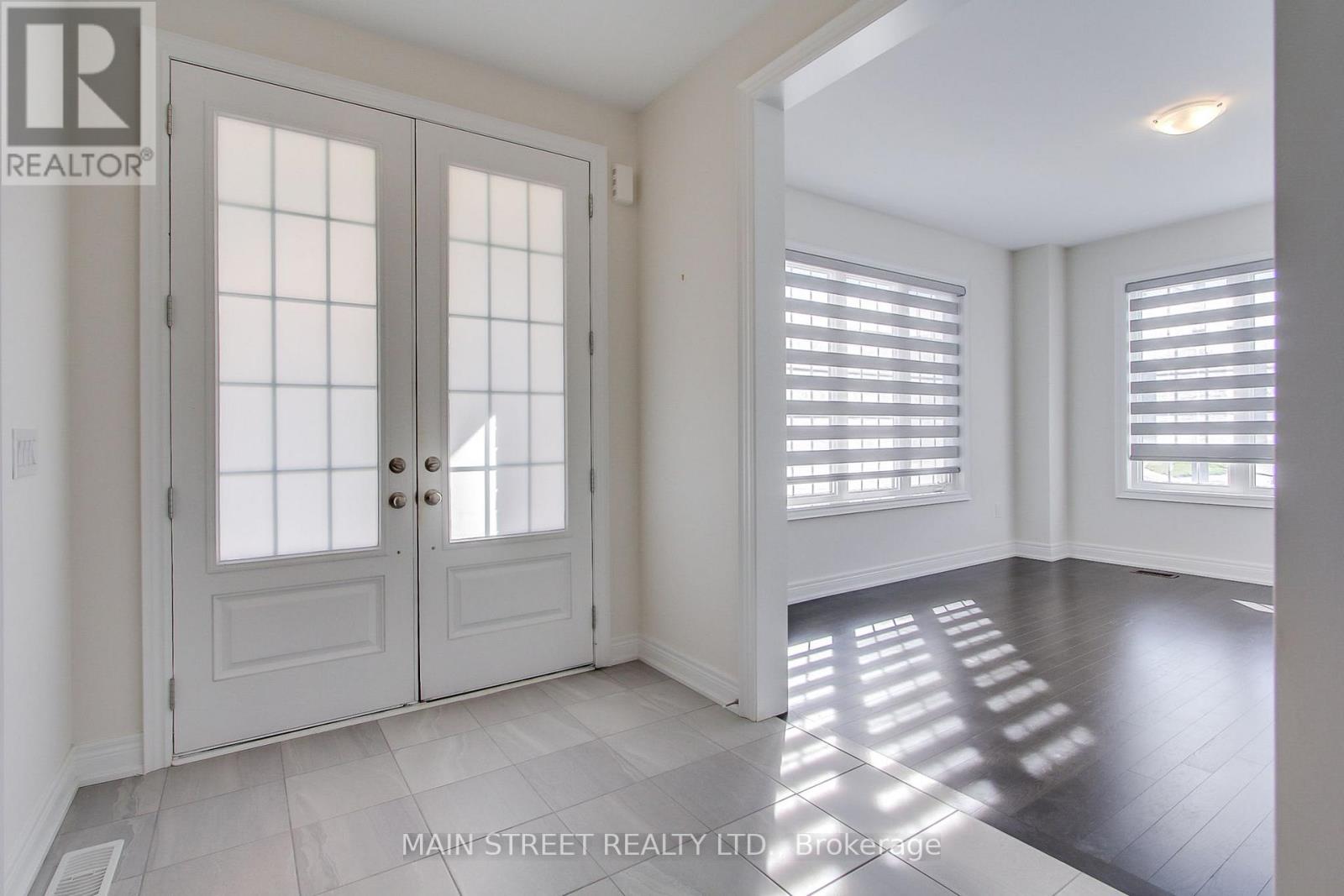 2 Bill Guy Drive, Georgina, Ontario  L4P 0H9 - Photo 3 - N12774430