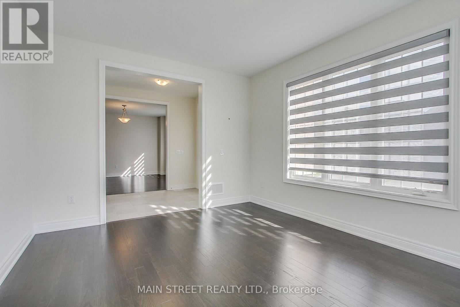 2 Bill Guy Drive, Georgina, Ontario  L4P 0H9 - Photo 5 - N12774430