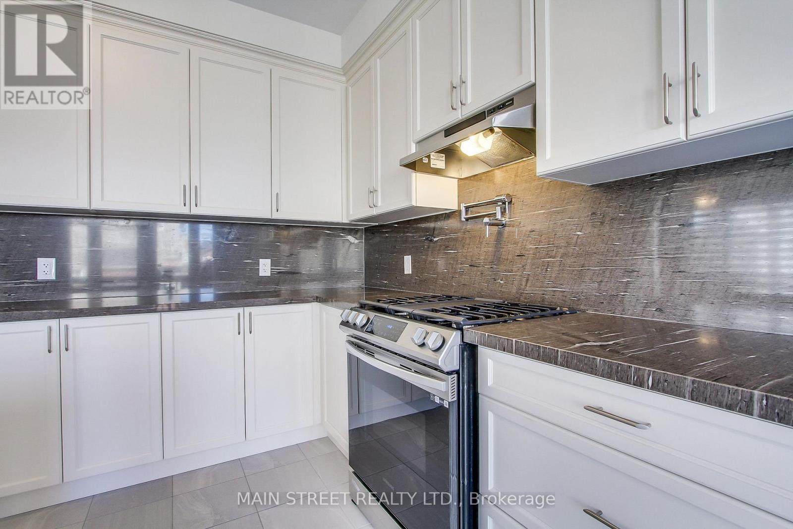 2 Bill Guy Drive, Georgina, Ontario  L4P 0H9 - Photo 9 - N12774430