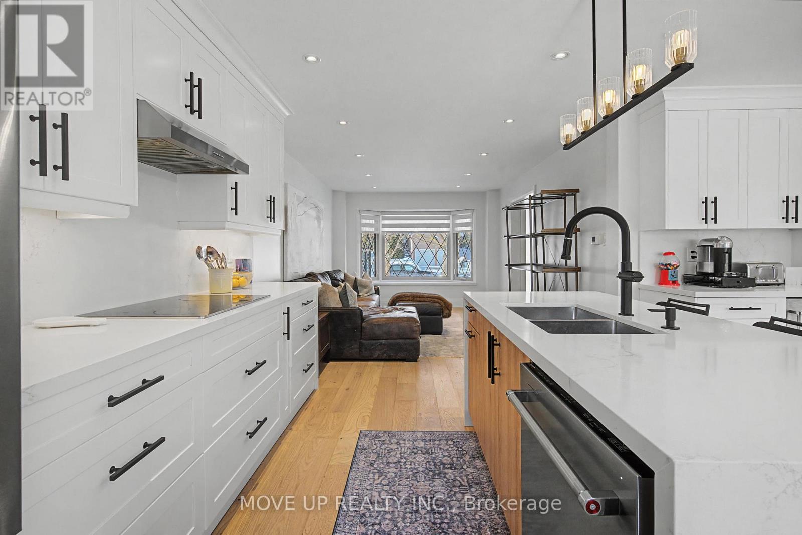 297 Burford Street, Newmarket, Ontario  L3Y 6E7 - Photo 12 - N12774512