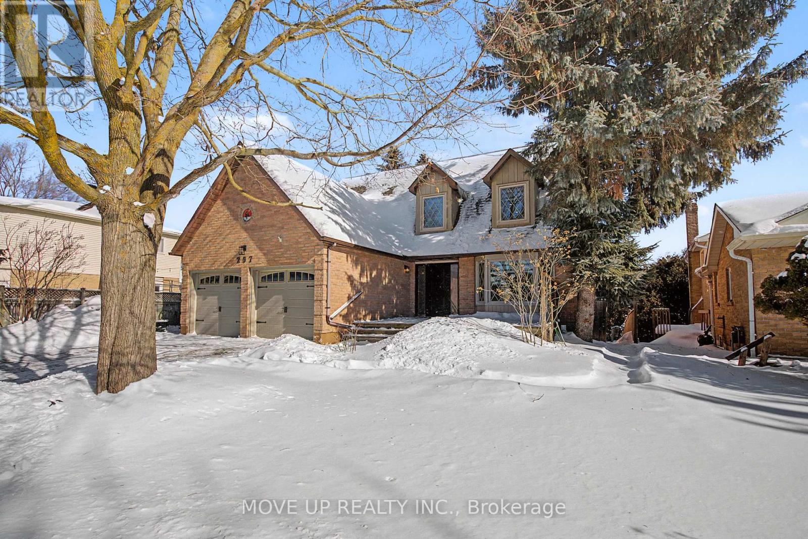 297 Burford Street, Newmarket, Ontario  L3Y 6E7 - Photo 2 - N12774512