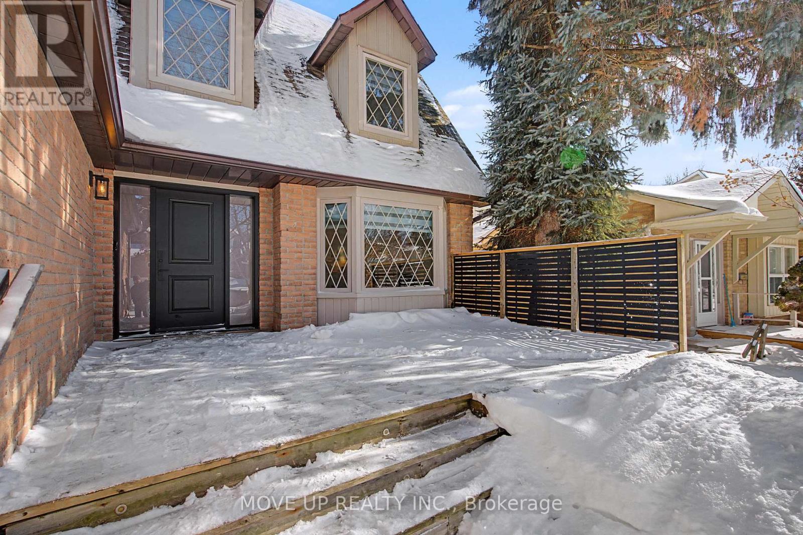 297 Burford Street, Newmarket, Ontario  L3Y 6E7 - Photo 3 - N12774512