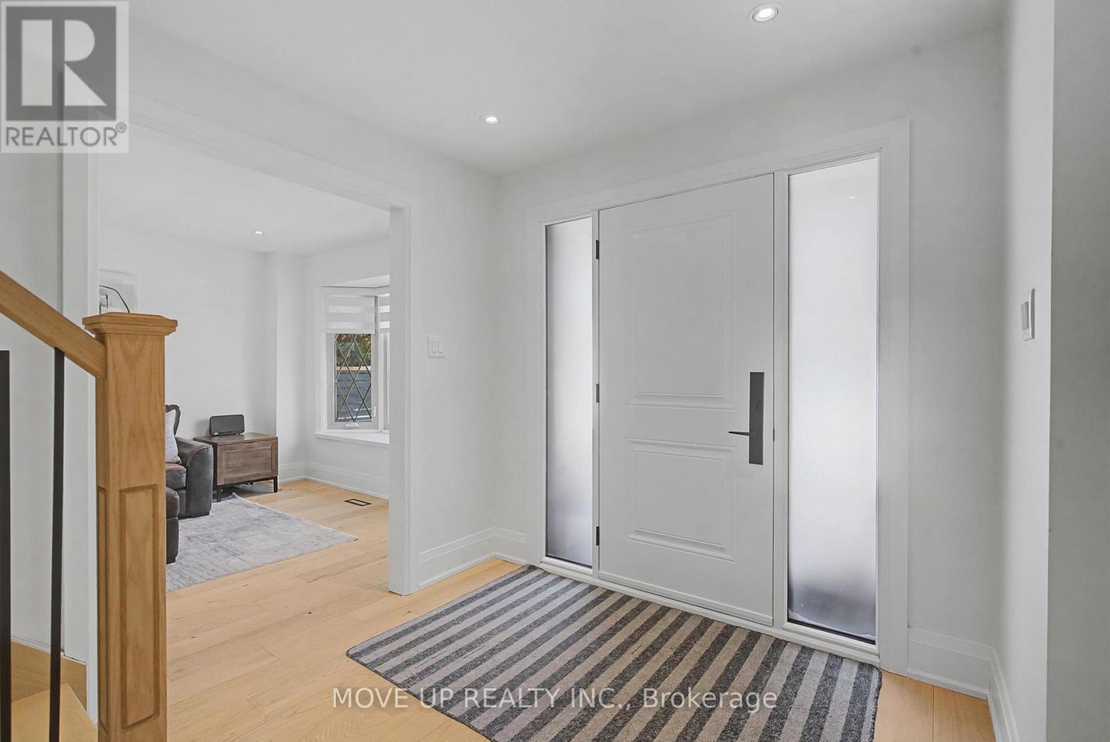 297 Burford Street, Newmarket, Ontario  L3Y 6E7 - Photo 4 - N12774512